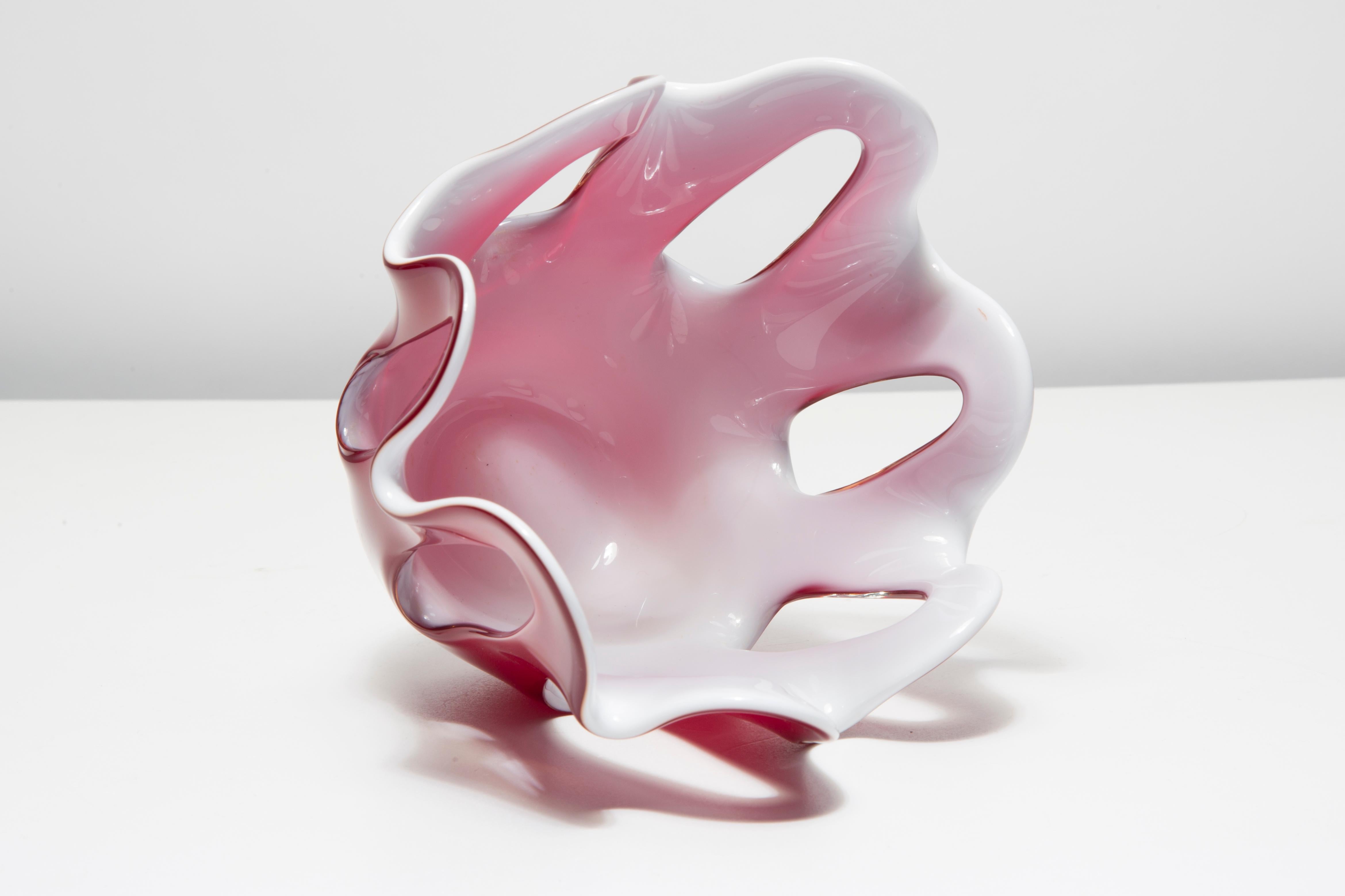 Vetro Vaso di vetro artistico rosso e bianco di metà secolo, Europa, anni '70 in vendita