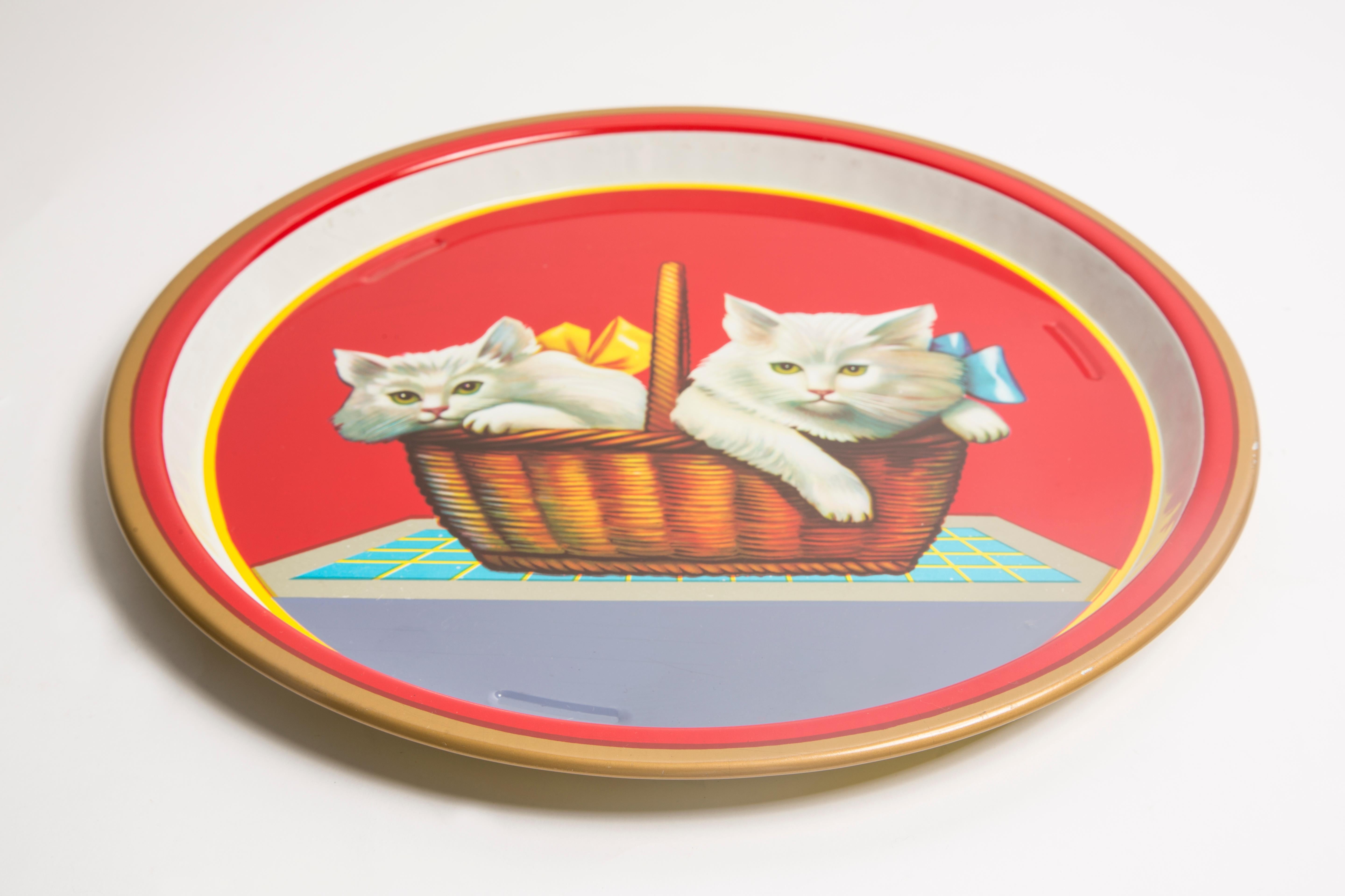 Midcentury Vintage Red Cats Decorative Metal Plate, Poland, 1960s In Good Condition For Sale In 05-080 Hornowek, PL