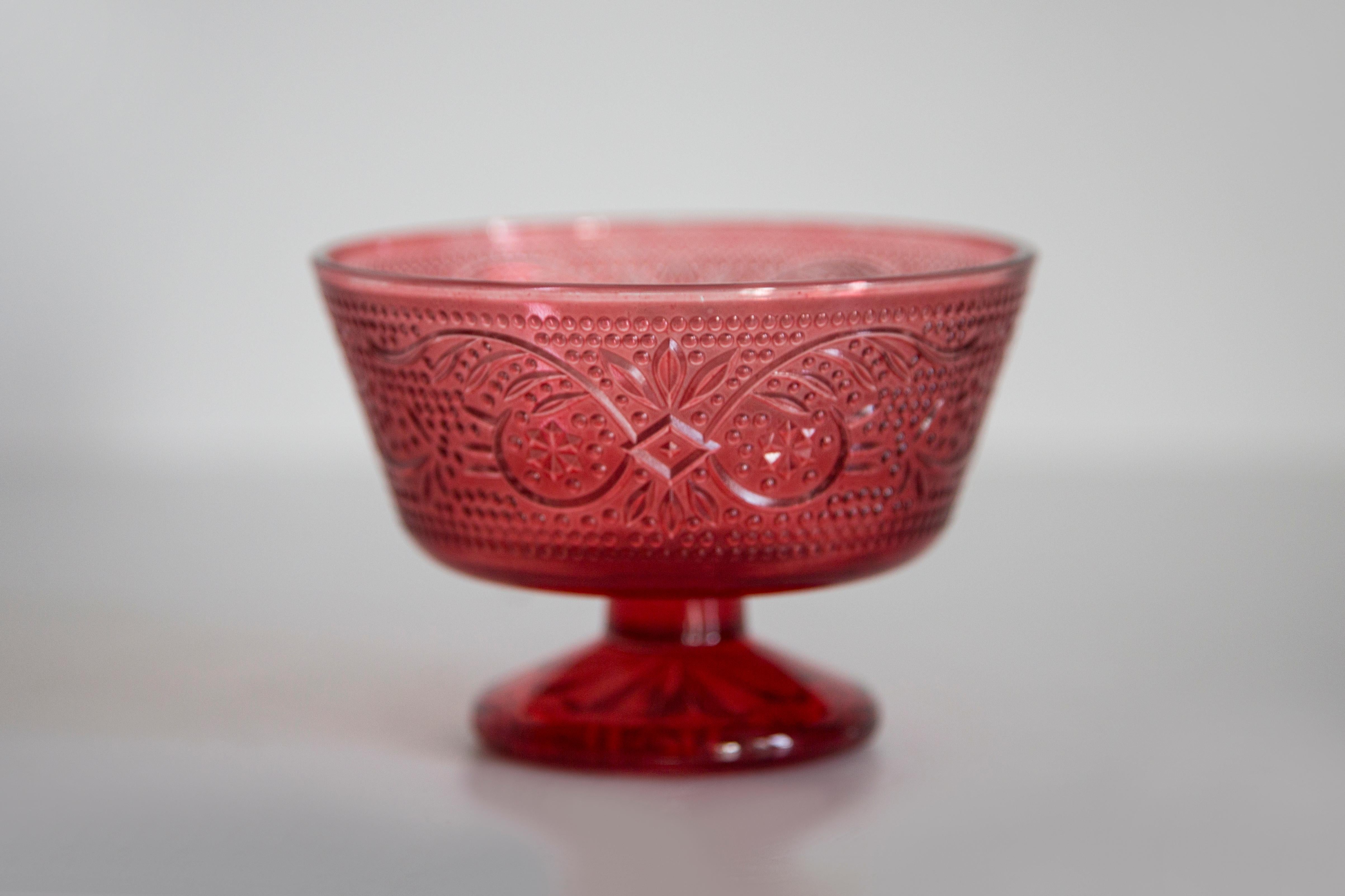 Vintage glass in amazing shape. Highly decorative piece. The sugar bowl looks very good on every style table. Very good original vintage condition. 
Any damages or chip.

Only one unique piece. 



