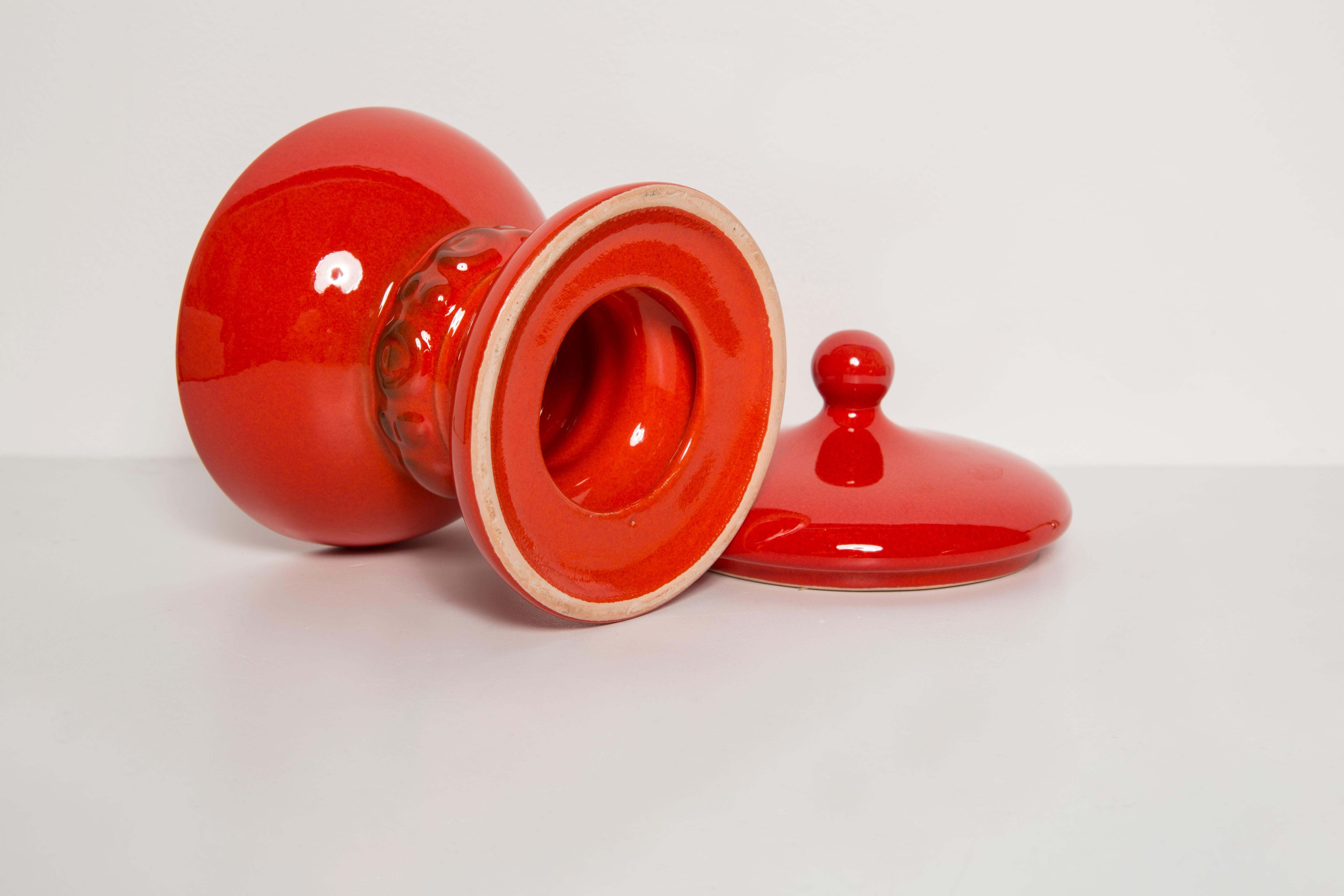 Rote Porzellan-Keramik-Schachtel aus der Mitte des Jahrhunderts, Italien, 1960er Jahre im Zustand „Gut“ im Angebot in 05-080 Hornowek, PL
