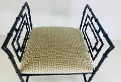 Banco de bambú de imitación de inspiración regencia vintage de mediados de siglo