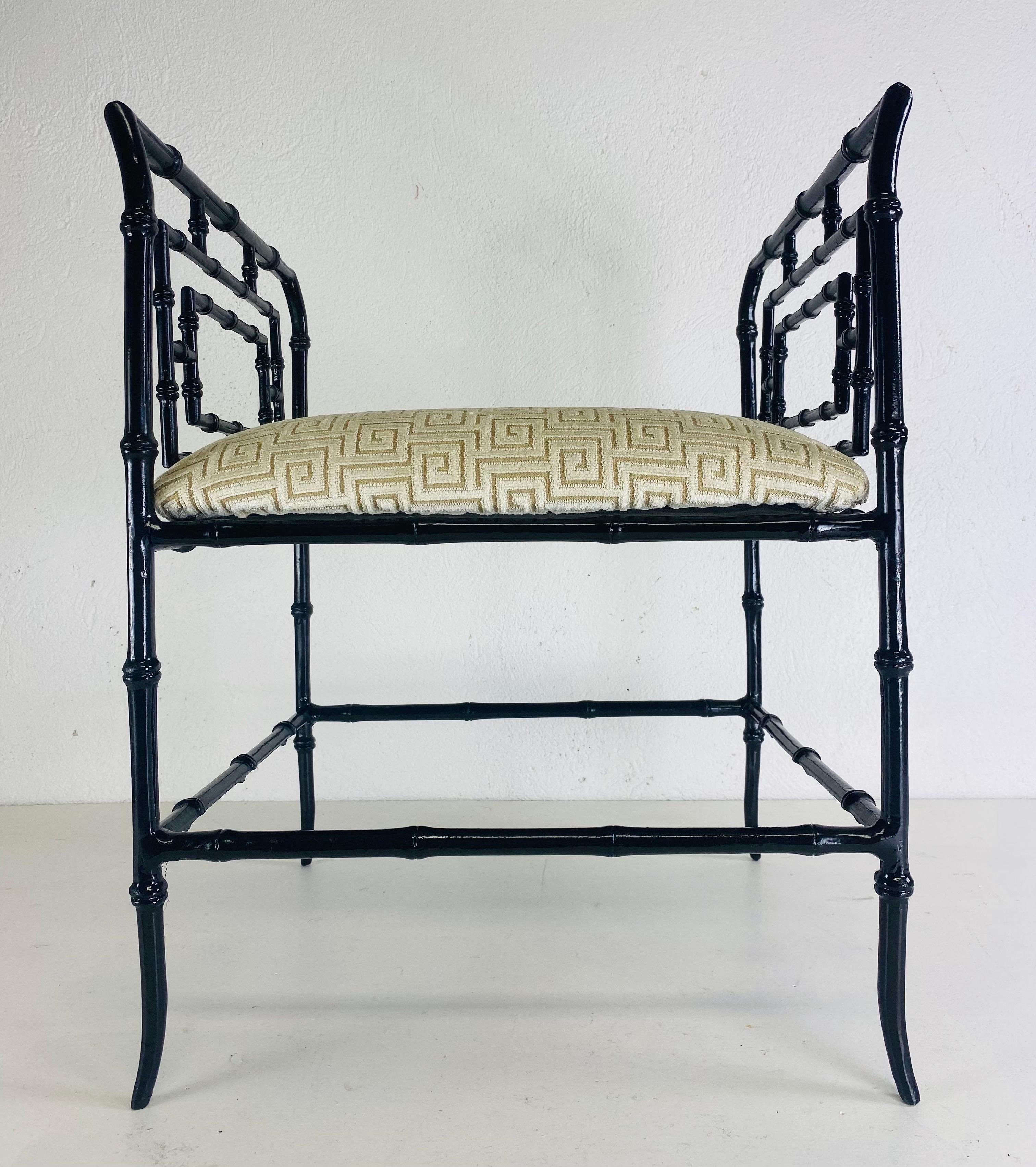Milieu du XXe siècle Banc en faux bambou d'inspiration régence du milieu du siècle dernier en vente