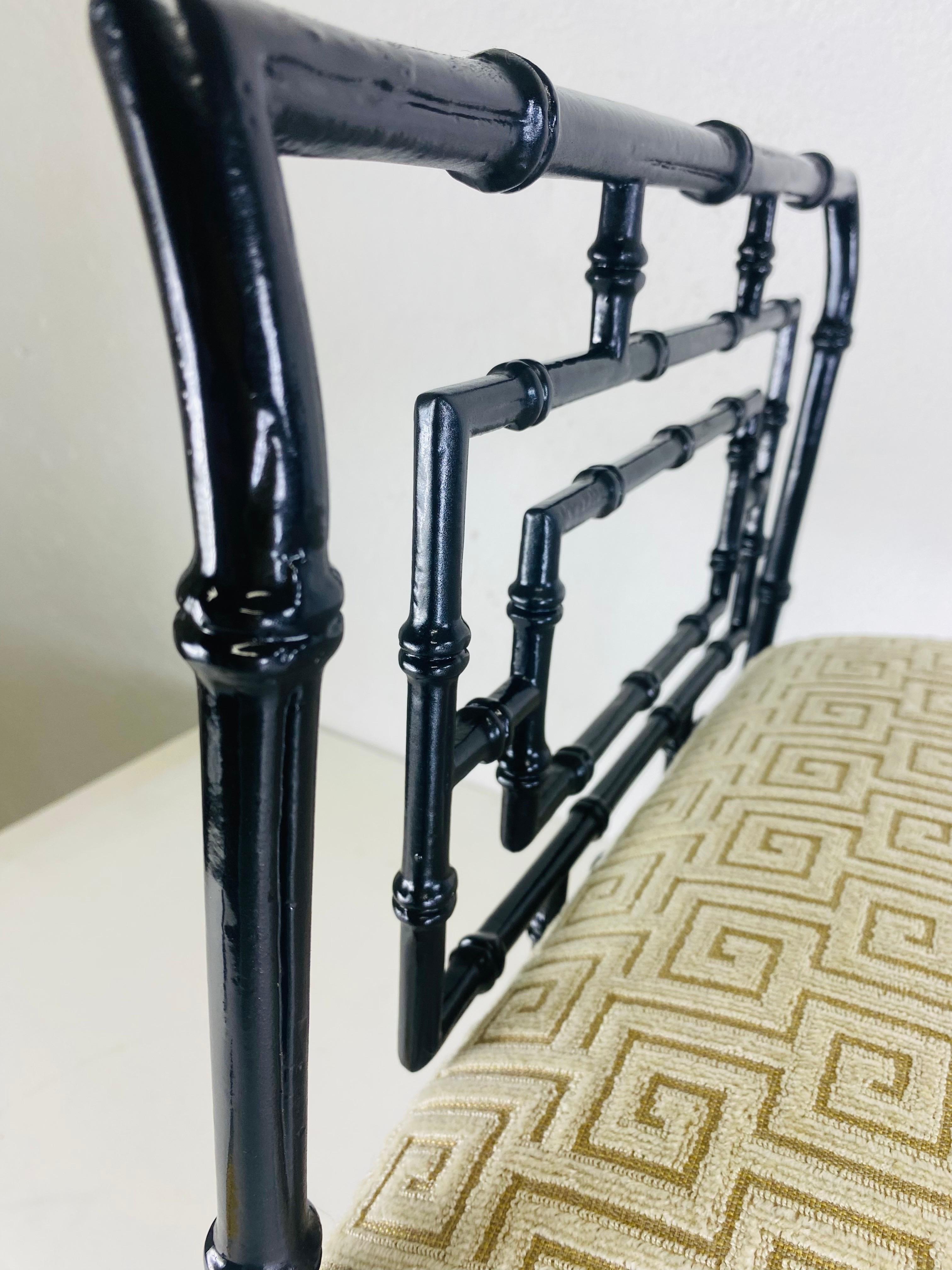 Métal Banc en faux bambou d'inspiration régence du milieu du siècle dernier en vente