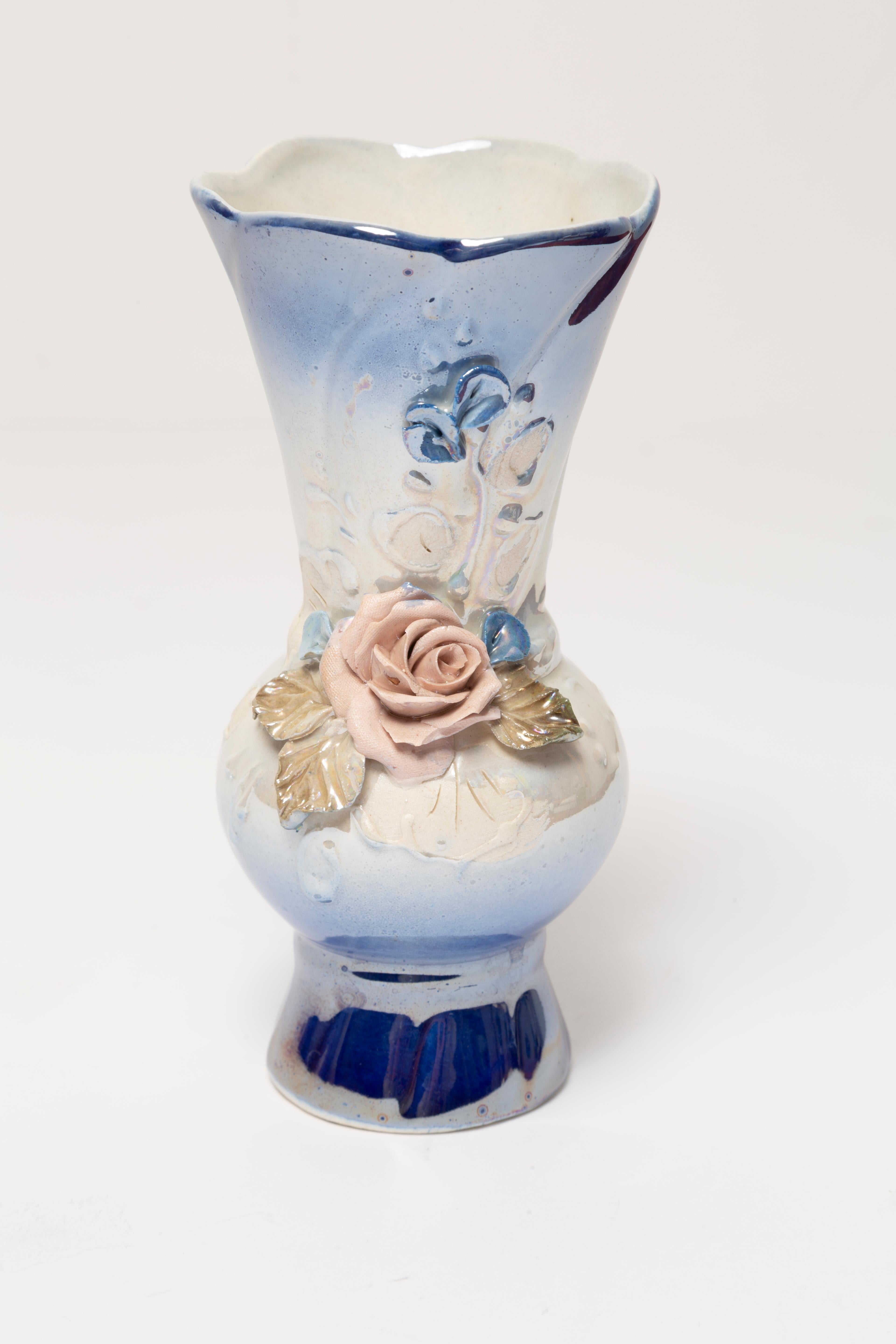 Midcentury Vintage Roses Small Porcelain Glossy Blue Vase, Italy, 1960s In Good Condition For Sale In 05-080 Hornowek, PL