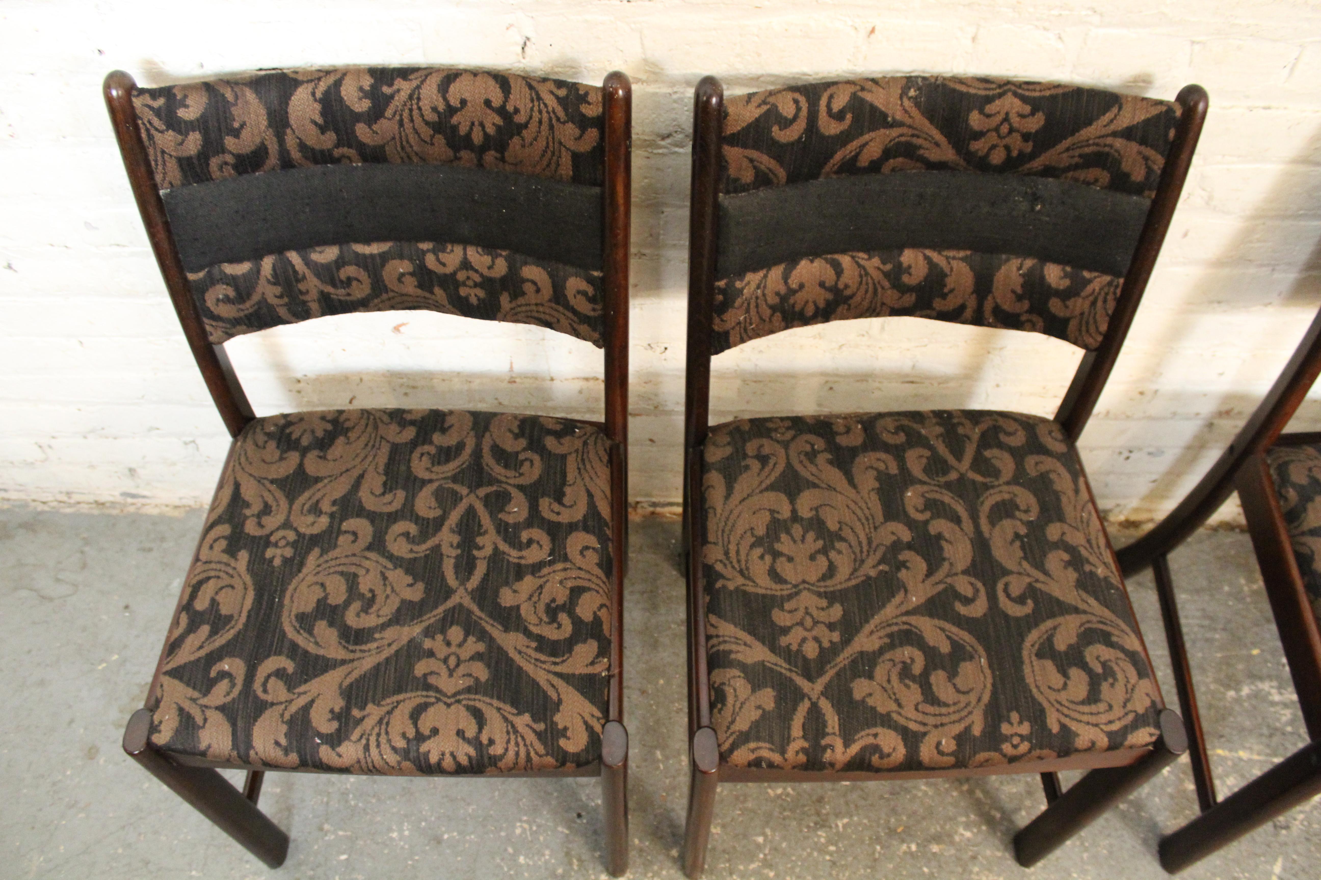 Mid-Century Vintage Palisander gepolsterte Esszimmerstühle (20. Jahrhundert) im Angebot
