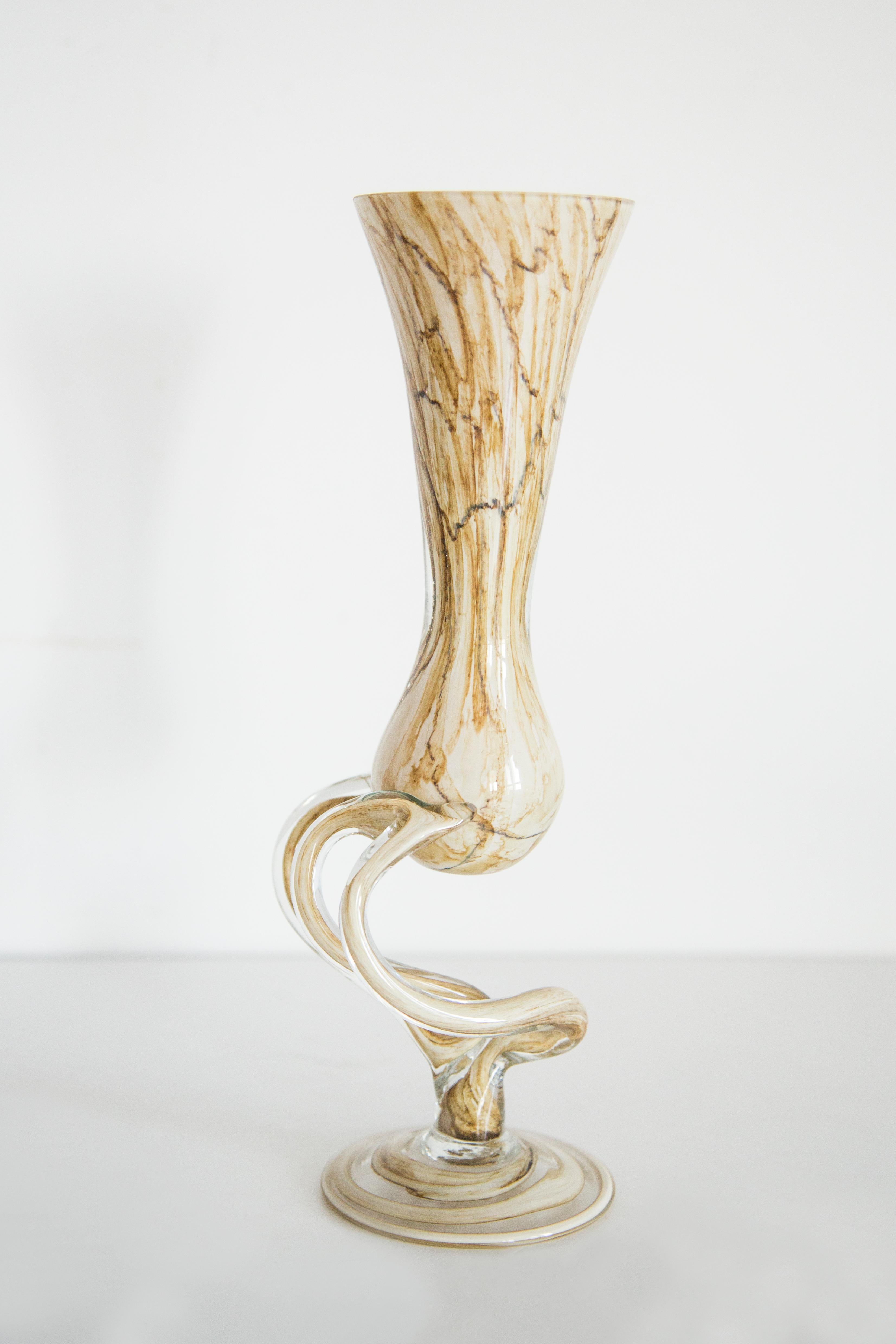 Polacco Vaso di vetro Artistics beige sabbia, candeliere, Europa, anni '70 in vendita