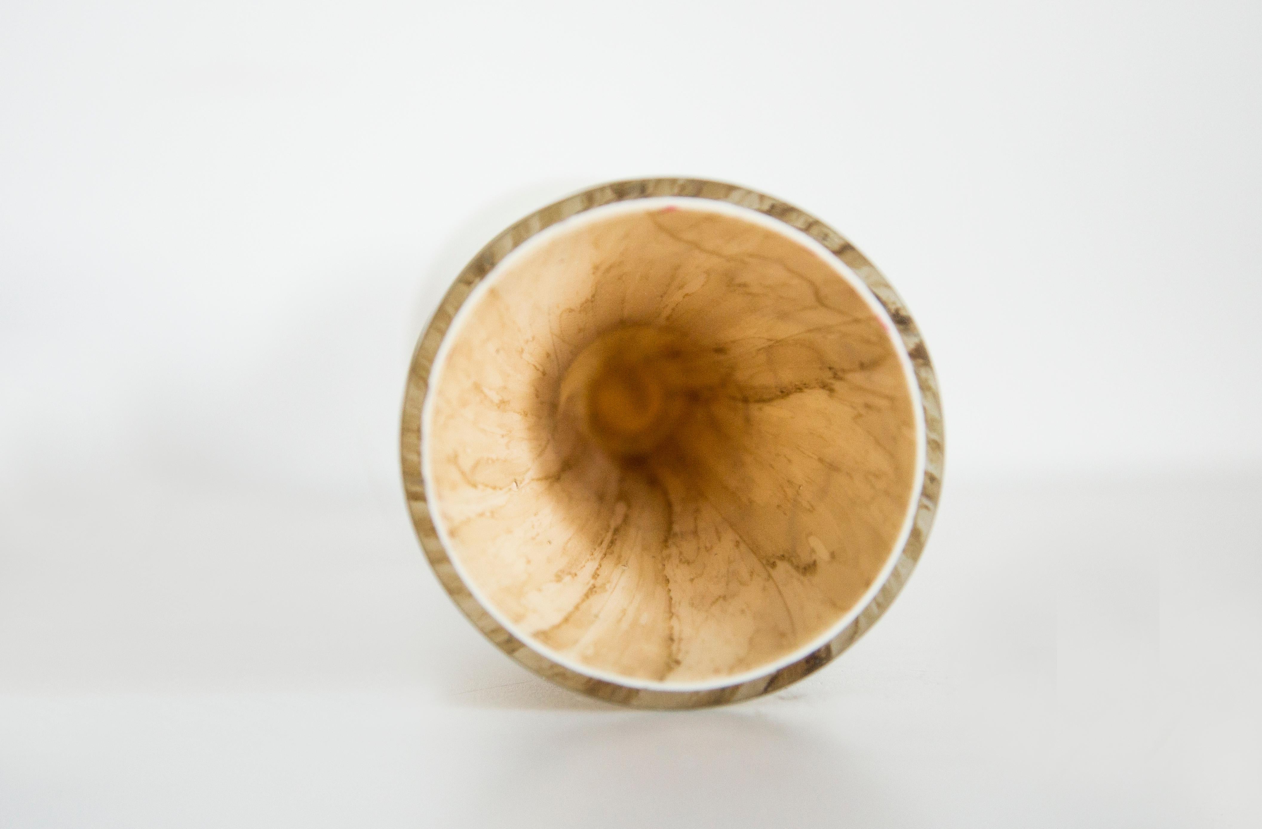 Vaso di vetro Artistics beige sabbia, candeliere, Europa, anni '70 in vendita 2