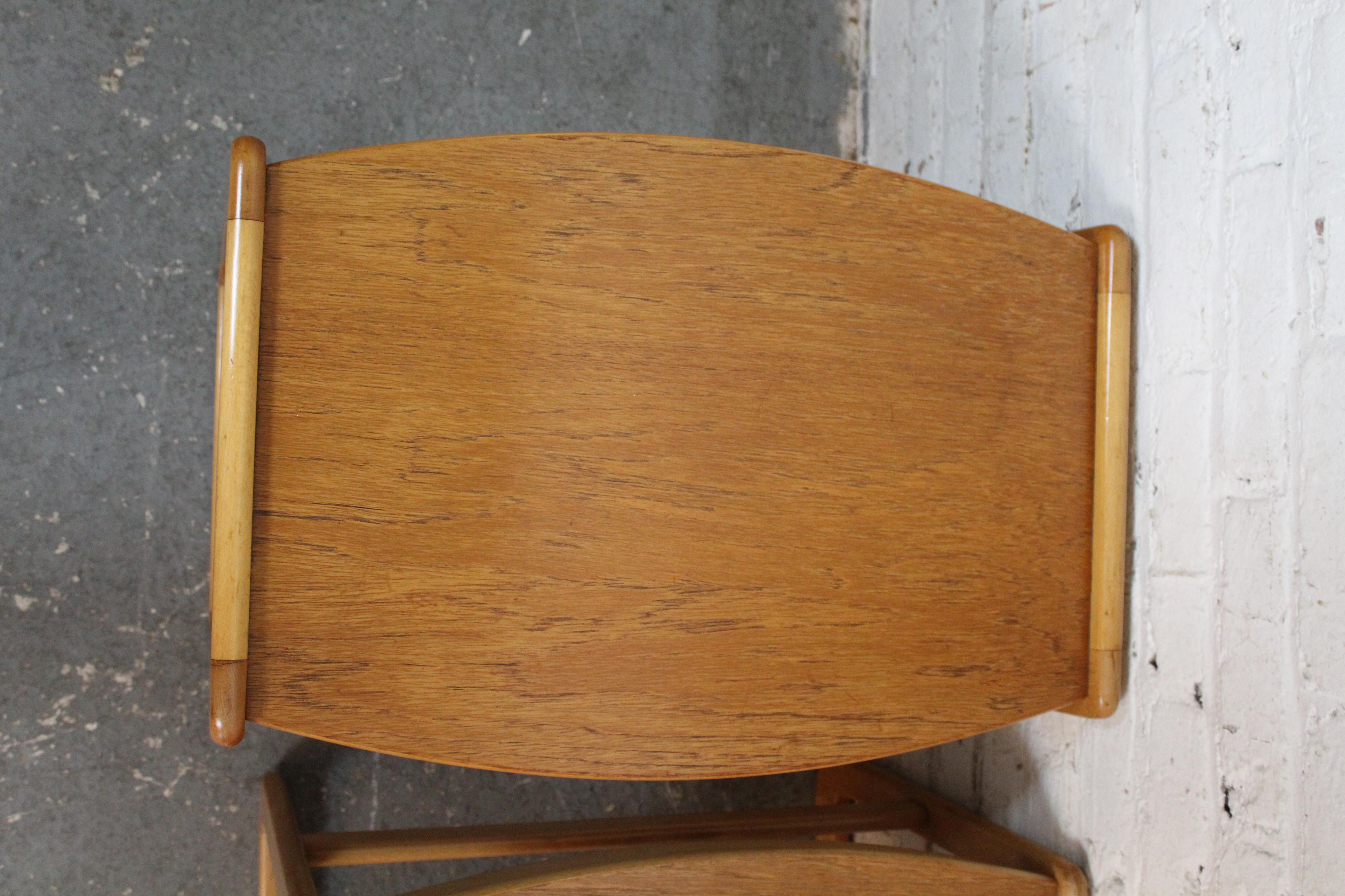 Mid-Century Vintage Skandinavisch-Modern-Stapeltische (Geschnitzt)