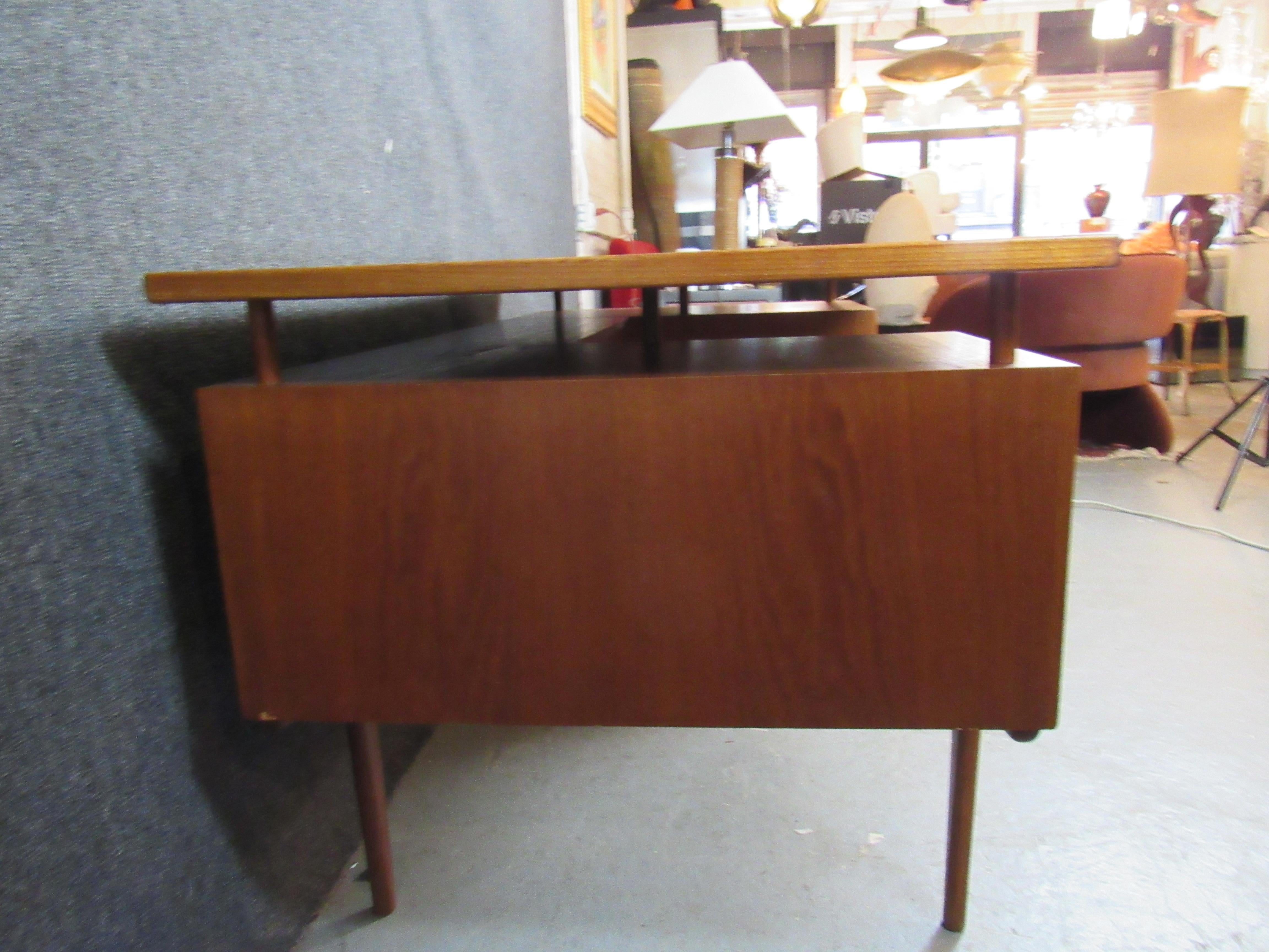 Vintage Scandinavian Teak Floating Executive Desk In Good Condition In Brooklyn, NY