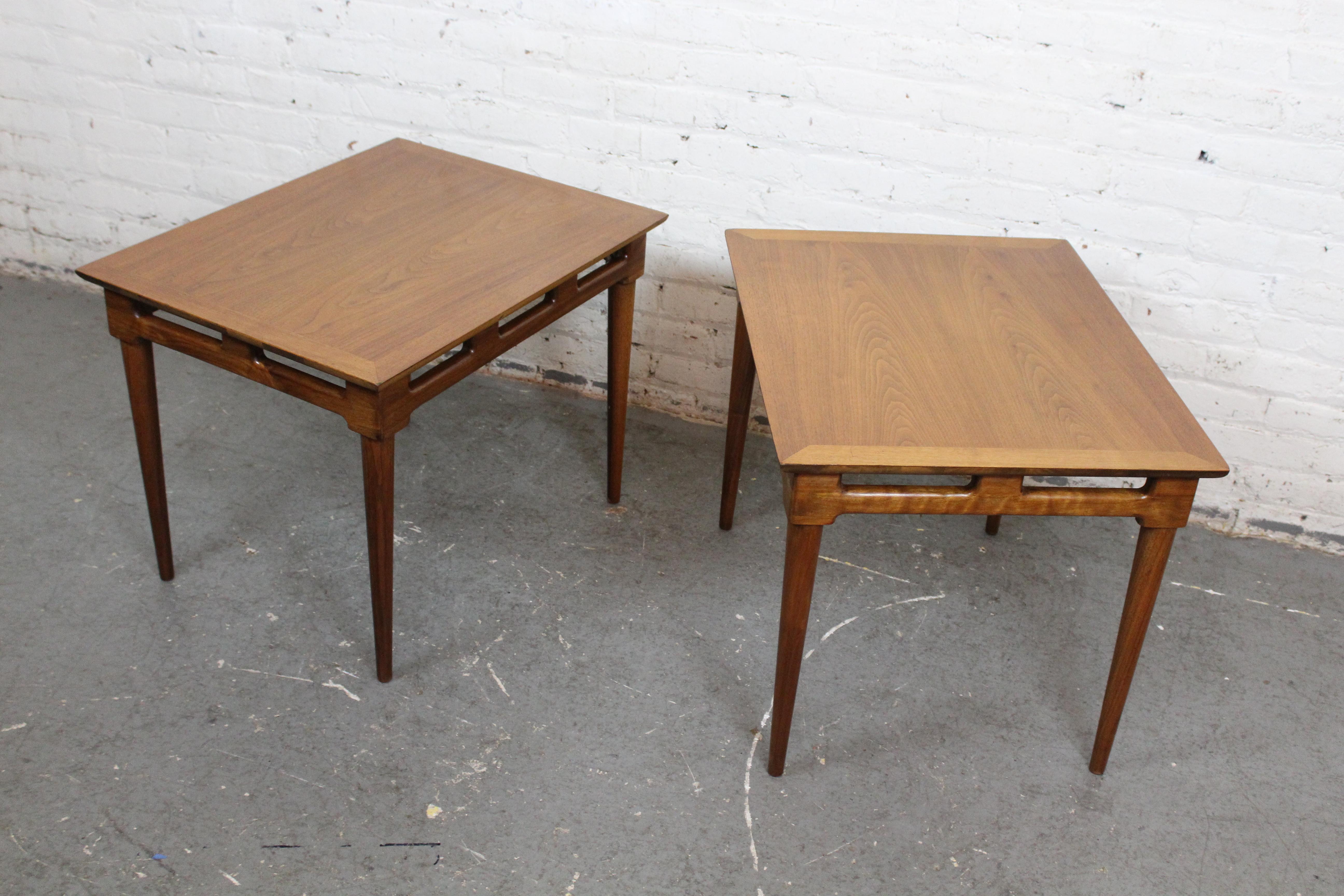 Mid-Century Vintage Sculptural Amerikanischer Nussbaum End Tische im Angebot 8