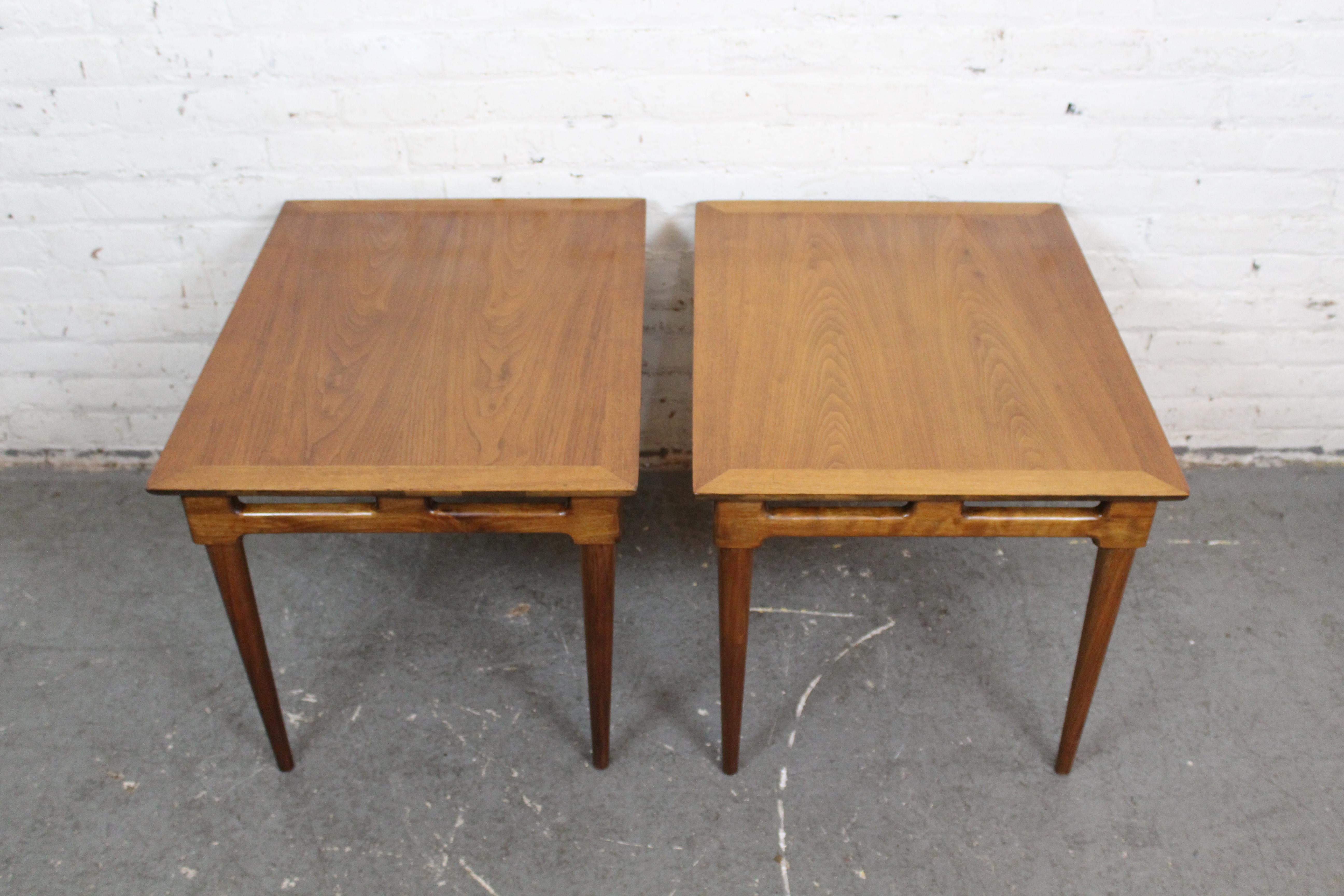 Mid-Century Vintage Sculptural Amerikanischer Nussbaum End Tische (Moderne der Mitte des Jahrhunderts) im Angebot