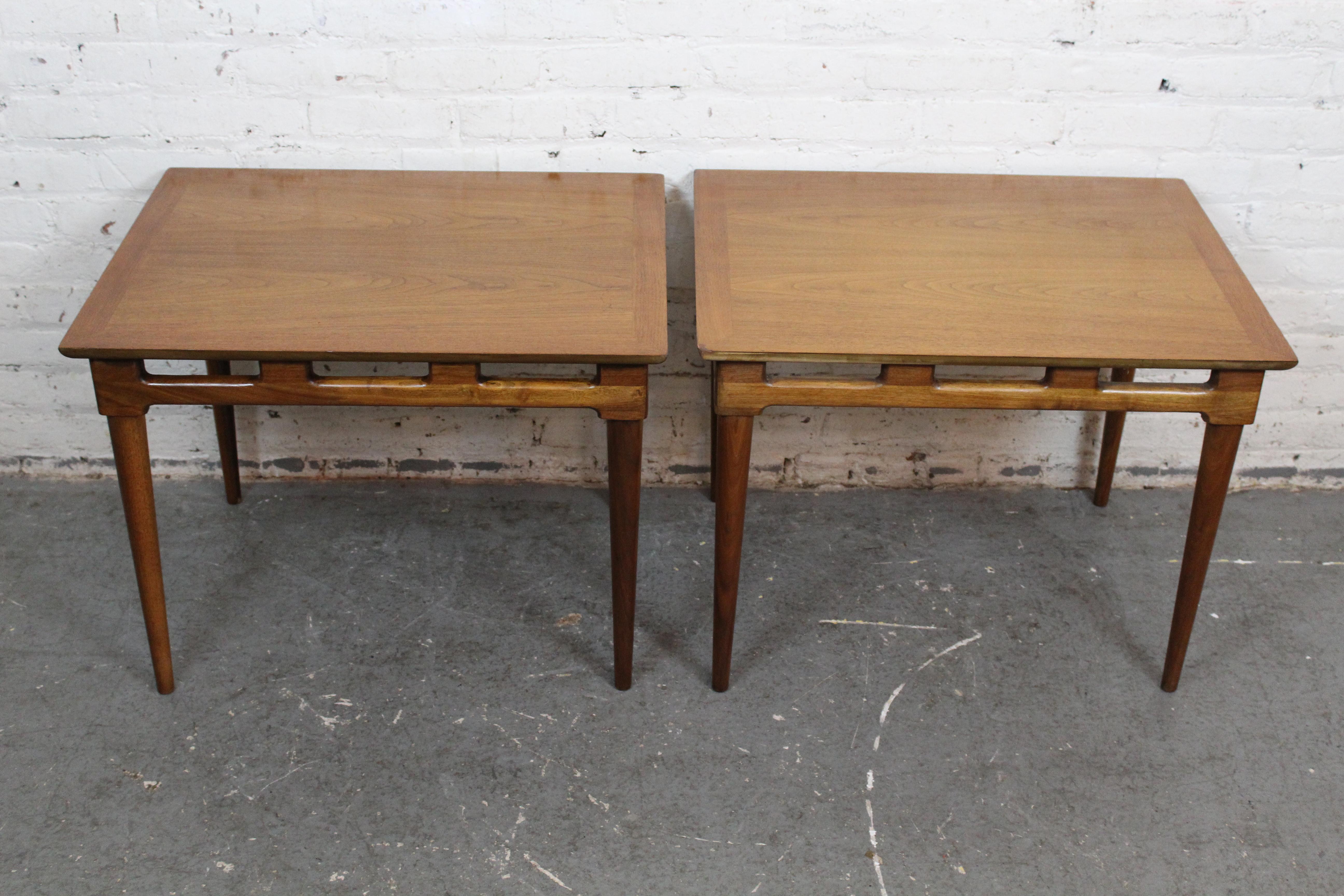 Mid-Century Vintage Sculptural Amerikanischer Nussbaum End Tische im Zustand „Gut“ im Angebot in Brooklyn, NY
