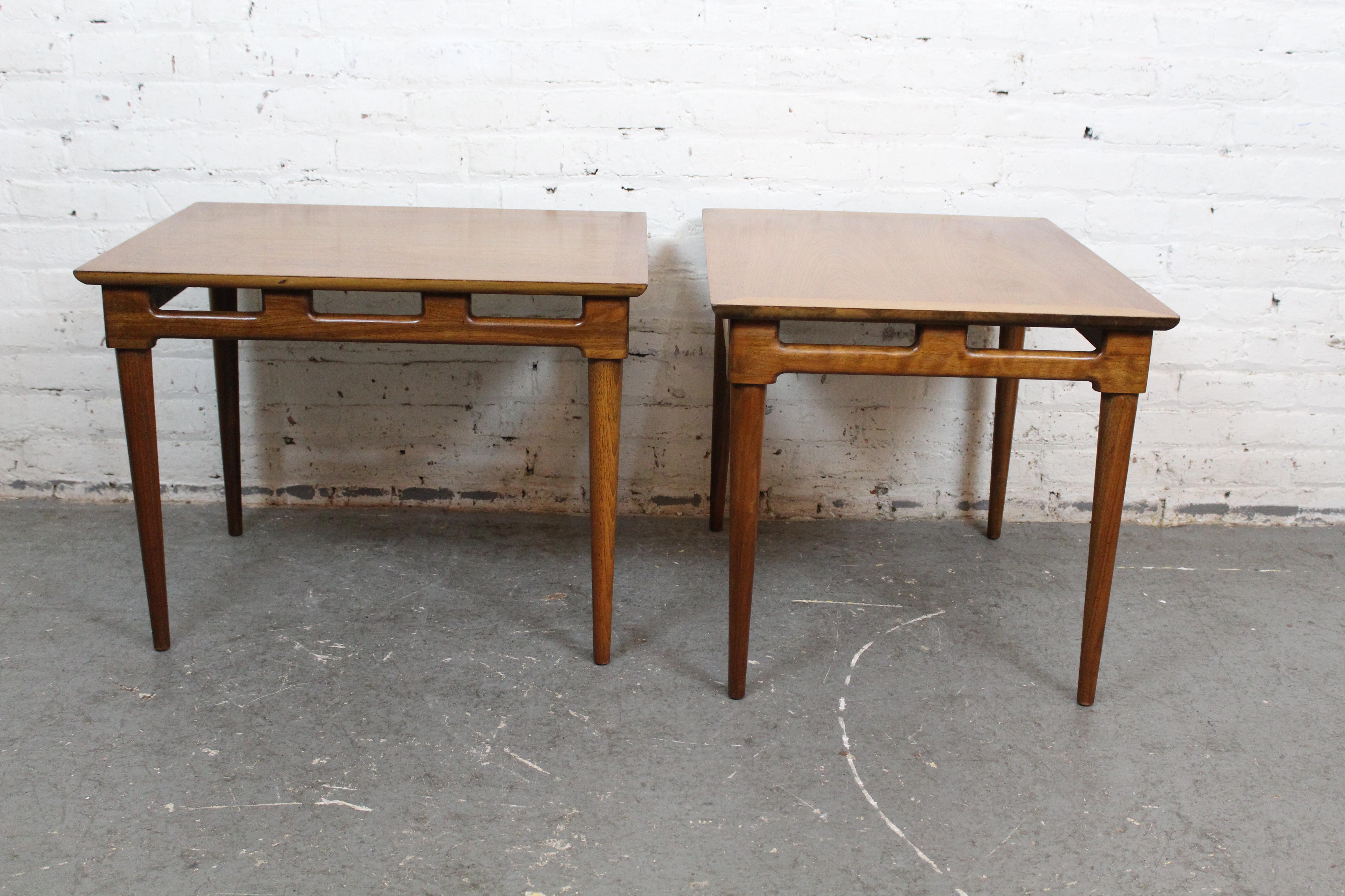 Mid-Century Vintage Sculptural Amerikanischer Nussbaum End Tische (20. Jahrhundert) im Angebot