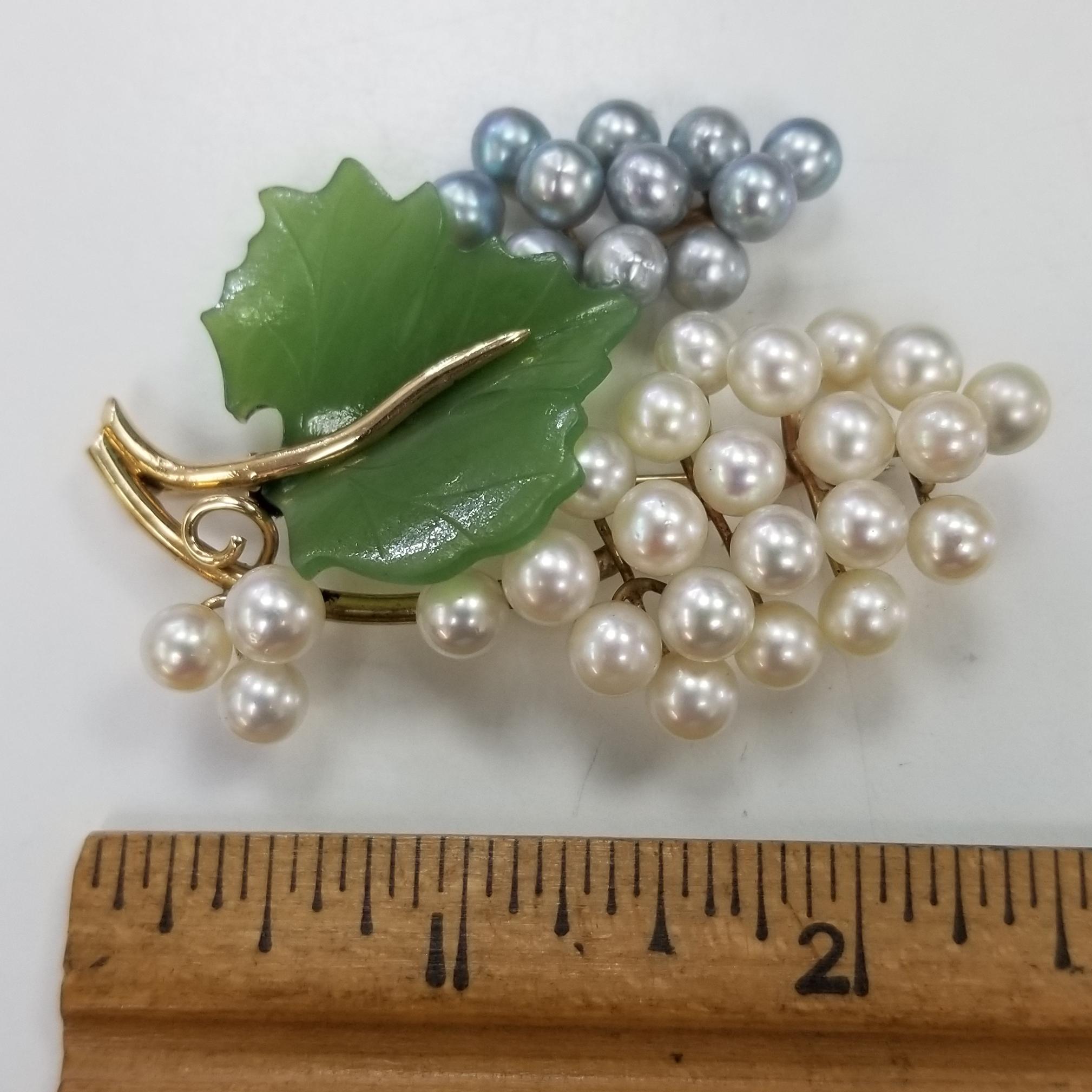 Midcentury Set of Pin and Earrings Carved Nephrite and Pearls in a 14 Karat In Excellent Condition For Sale In Los Angeles, CA