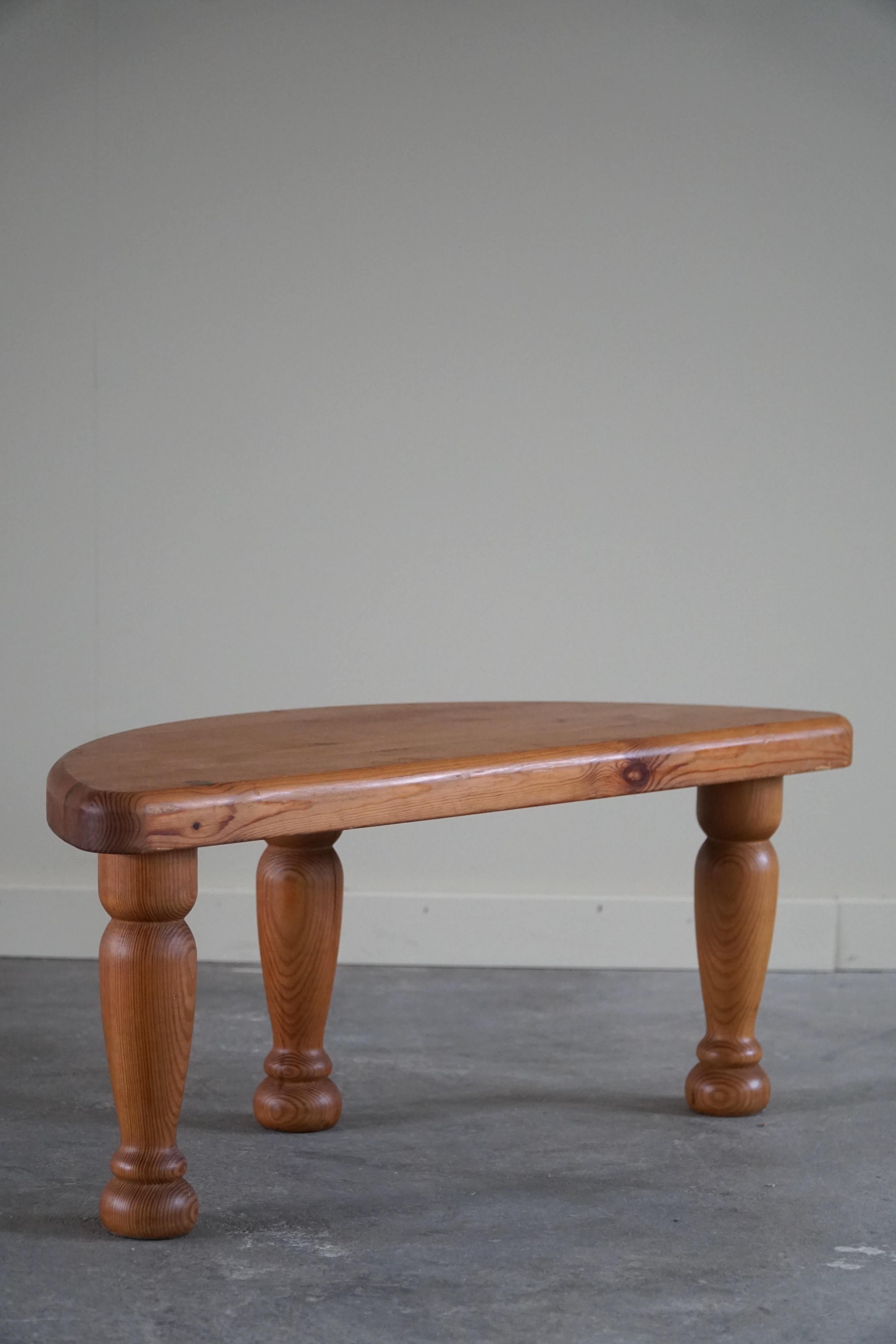 20th Century Midcentury Vintage Side Table / Tripod Stool in Solid Pine, Danish Modern, 1970