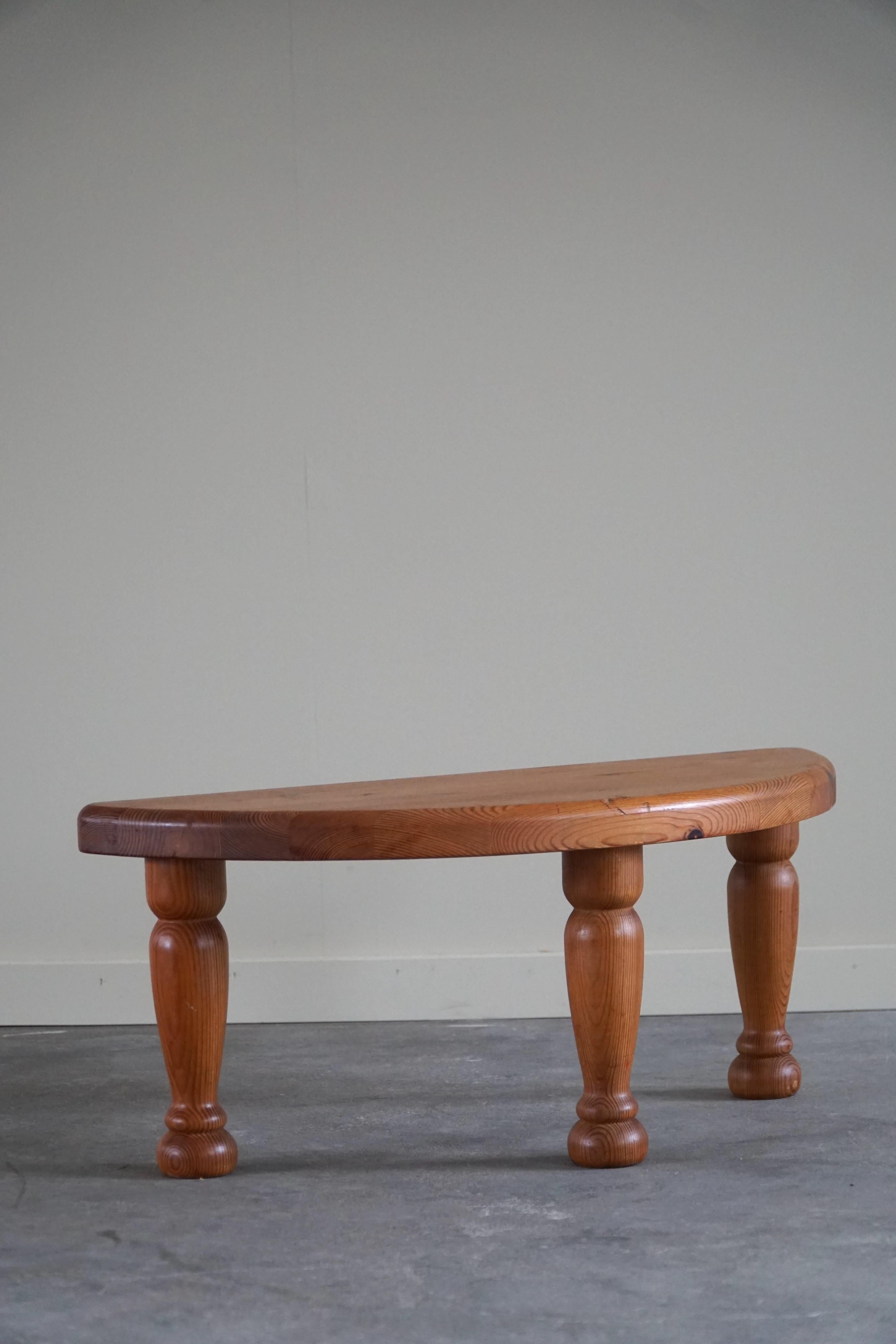Midcentury Vintage Side Table / Tripod Stool in Solid Pine, Danish Modern, 1970 2