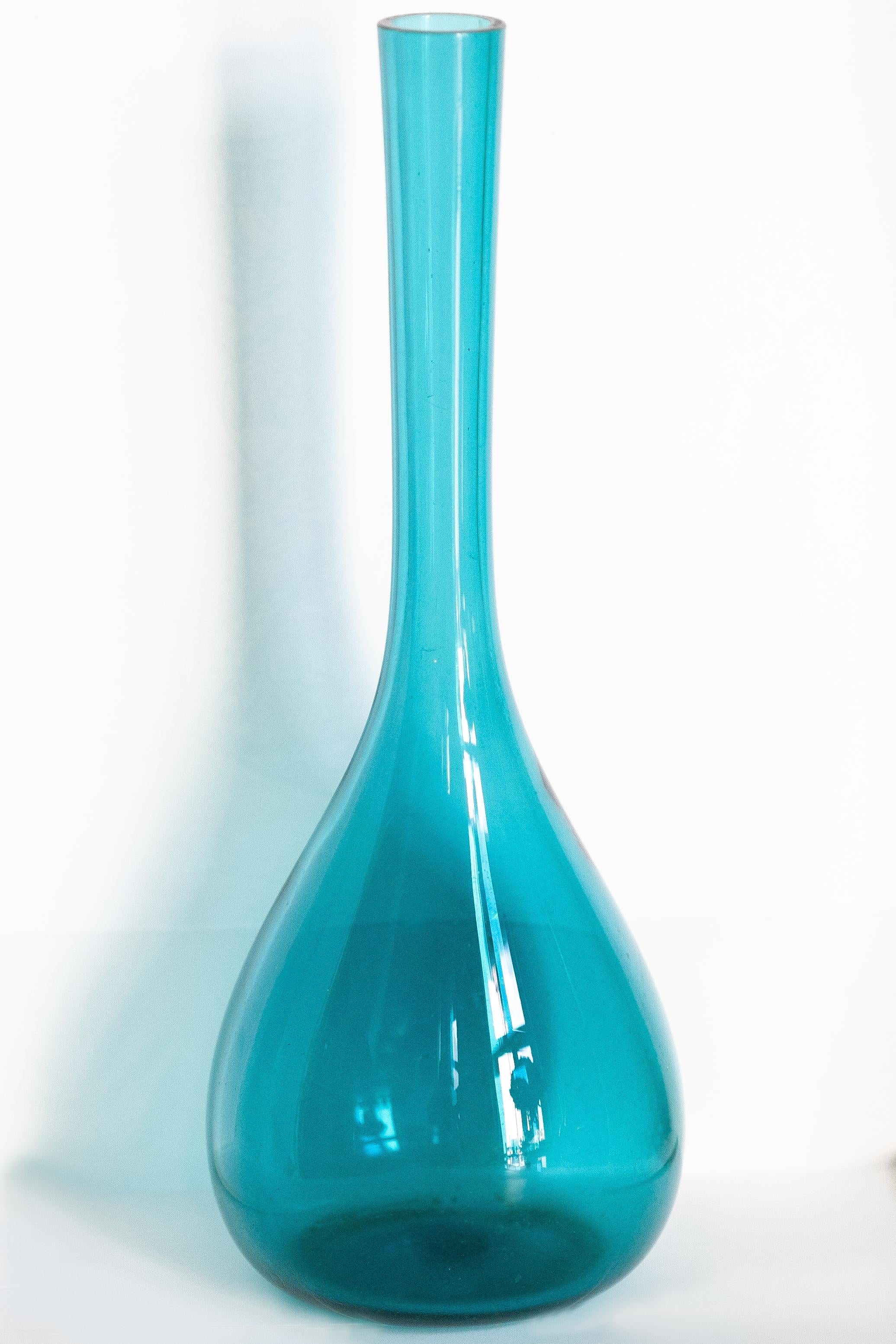 Mid Century Vintage Slim Light Blue Decorative Glass Vase, Europe, 1960s In Excellent Condition For Sale In 05-080 Hornowek, PL