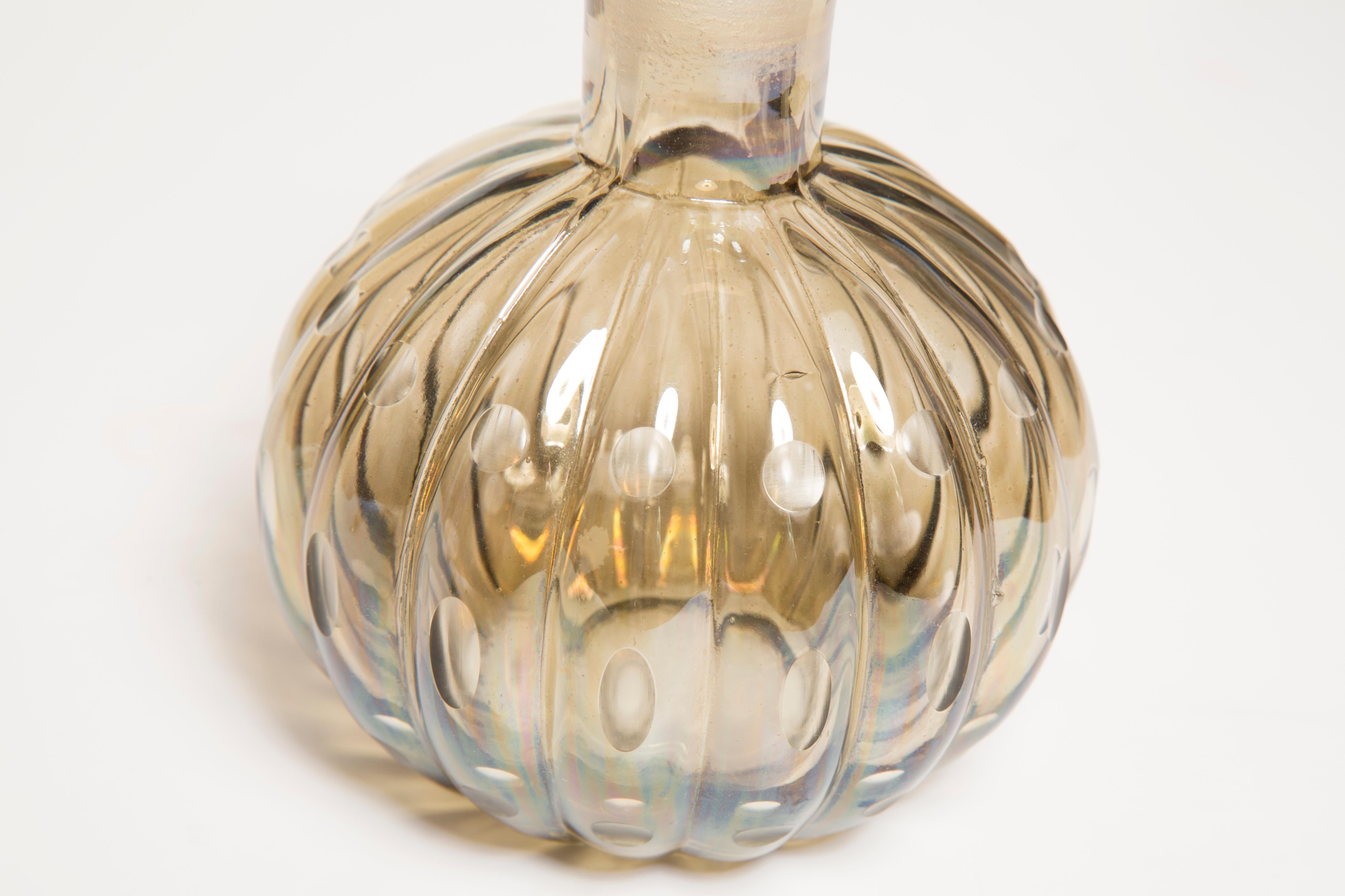Mid Century Vintage Small Beige Brown Decorative Glass Vase, Europe, 1960s In Good Condition For Sale In 05-080 Hornowek, PL