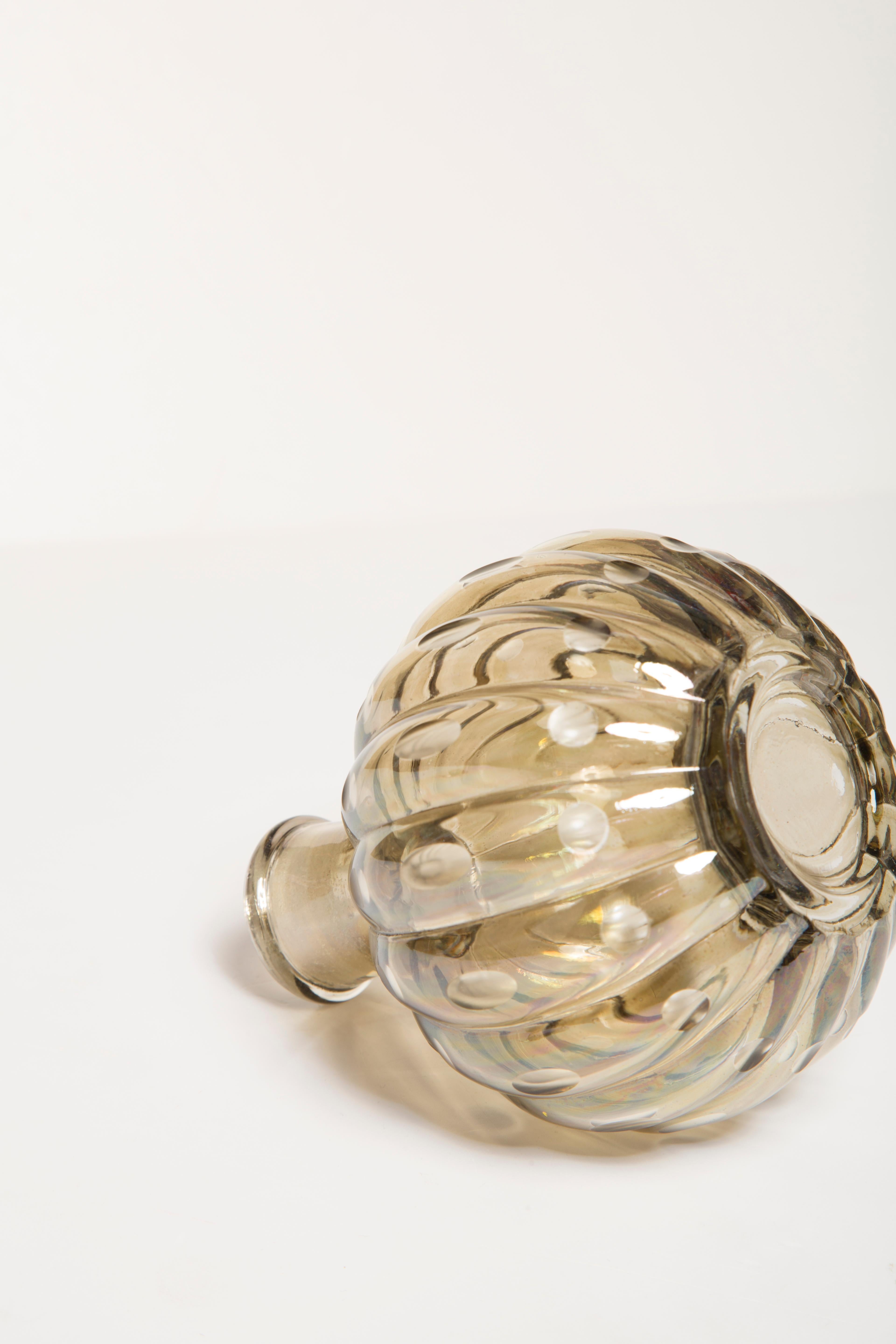 Verre Vase en verre décoratif beige et brun, Europe, années 1960 en vente
