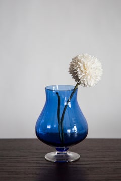 Mid Century Vintage Kleine blaue Kristallvase, 20. Jahrhundert, Europa, 1960er Jahre