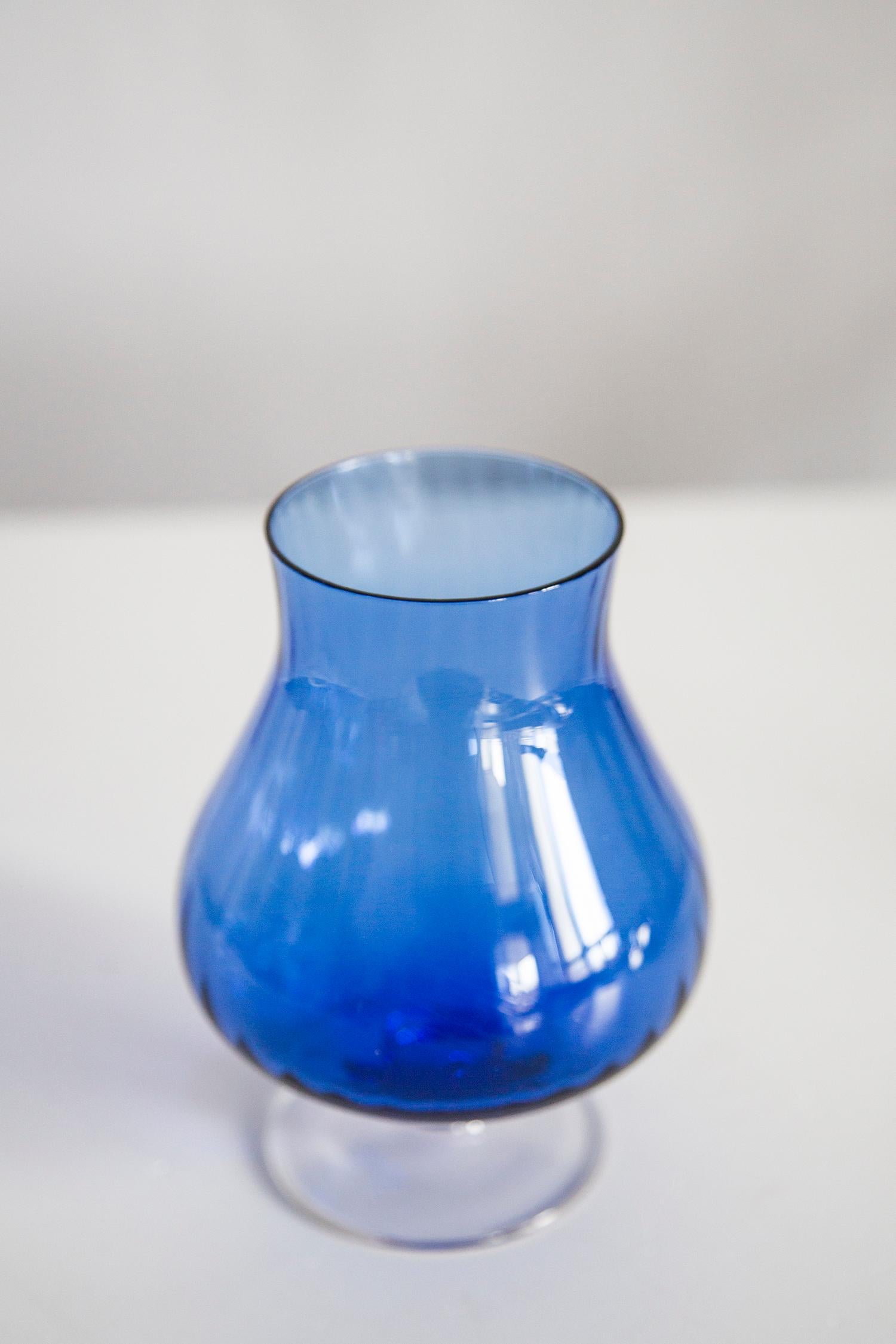 Mid Century Vintage Small Blue Crystal Vase, 20th Century, Europe, 1960s For Sale 2