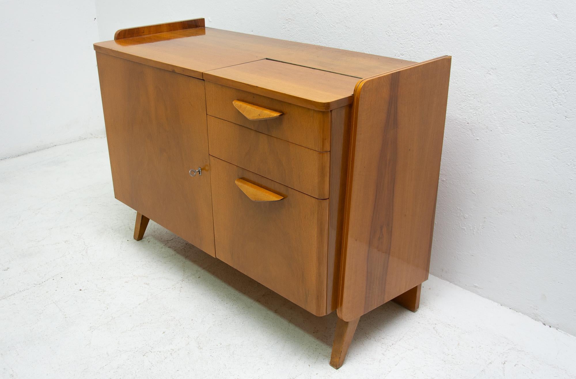 Midcentury vintage small cabinet or TV table from the 1960s. It was designed by František Jirák and was manufactured by Tatra Nábytok Company in the former Czechoslovakia. In very good condition. Beautiful walnut veneer, plywood.