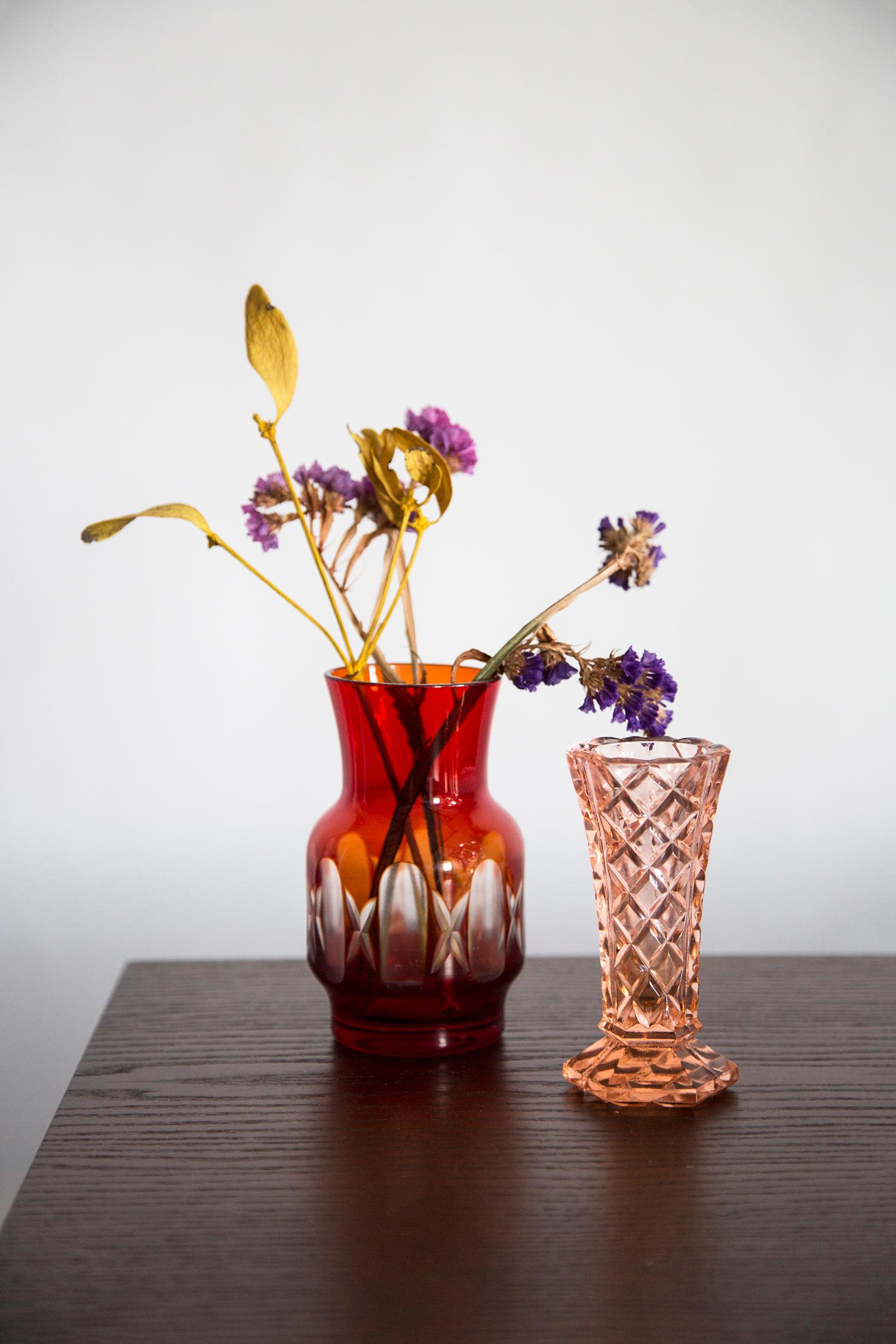 Mid Century Vintage Small Orange Crystal Vase, 20th Century, Europe, 1960s In Good Condition For Sale In 05-080 Hornowek, PL