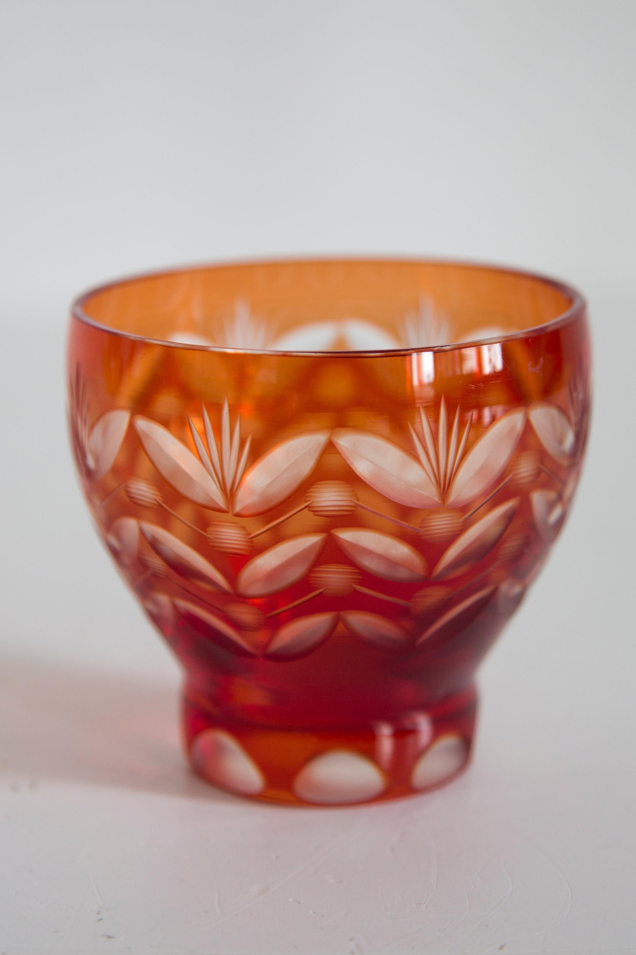 Mid Century Vintage Small Orange Red Crystal Vase, 20th Century, Europe, 1960s For Sale 1