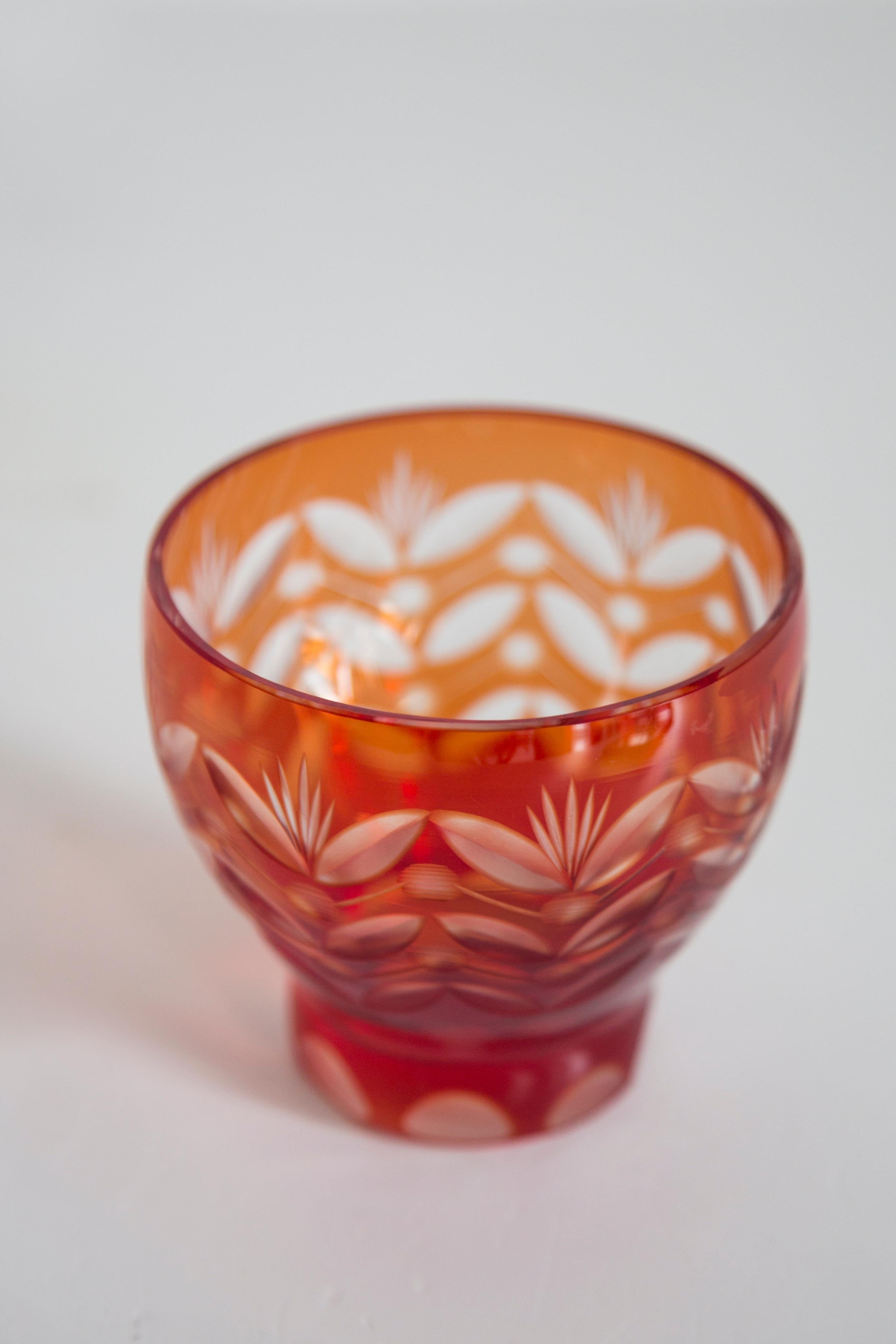 Mid Century Vintage Small Orange Red Crystal Vase, 20th Century, Europe, 1960s For Sale 2