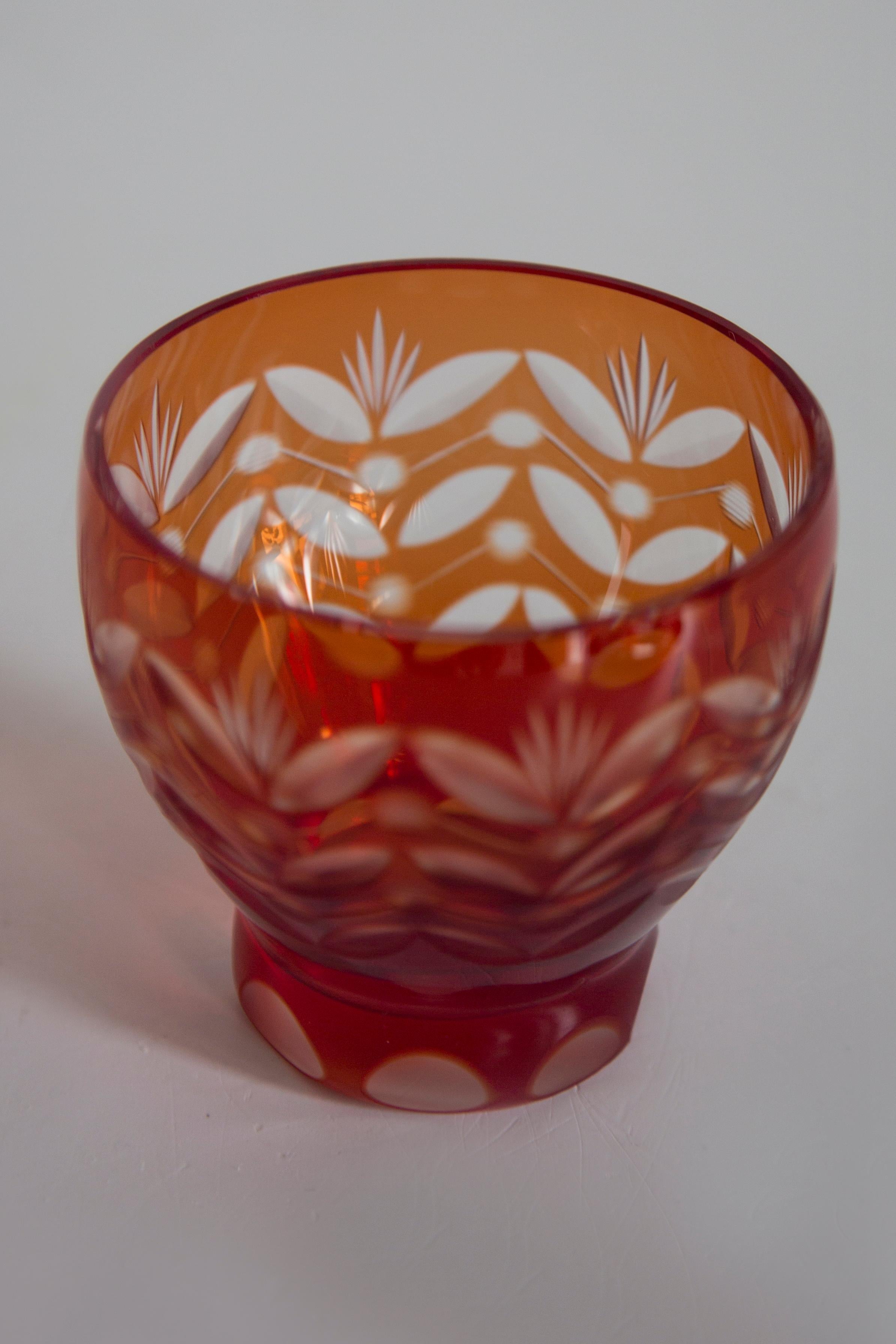 Mid Century Vintage Small Orange Red Crystal Vase, 20th Century, Europe, 1960s For Sale 3