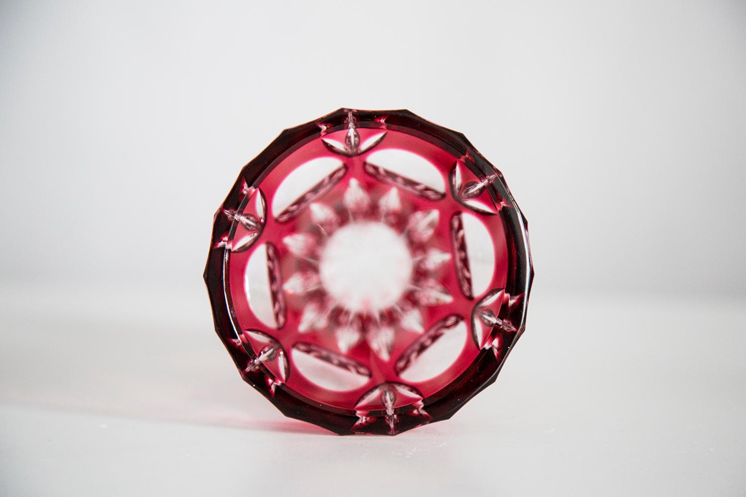 Mid Century Vintage Small Pink Red Crystal Vase, 20th Century, Europe, 1960s For Sale 4