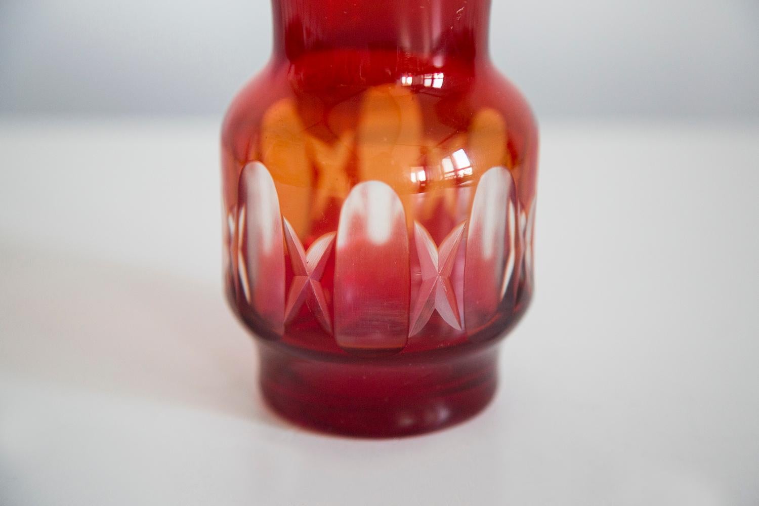 Mid Century Vintage Small Red Crystal Vase, 20th Century, Europe, 1960s For Sale 4