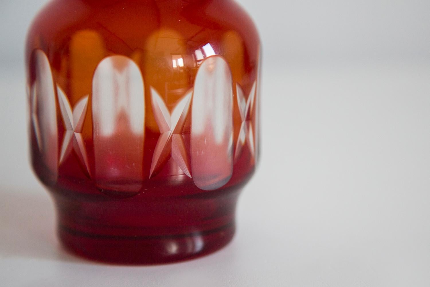 Mid Century Vintage Small Red Crystal Vase, 20th Century, Europe, 1960s For Sale 7