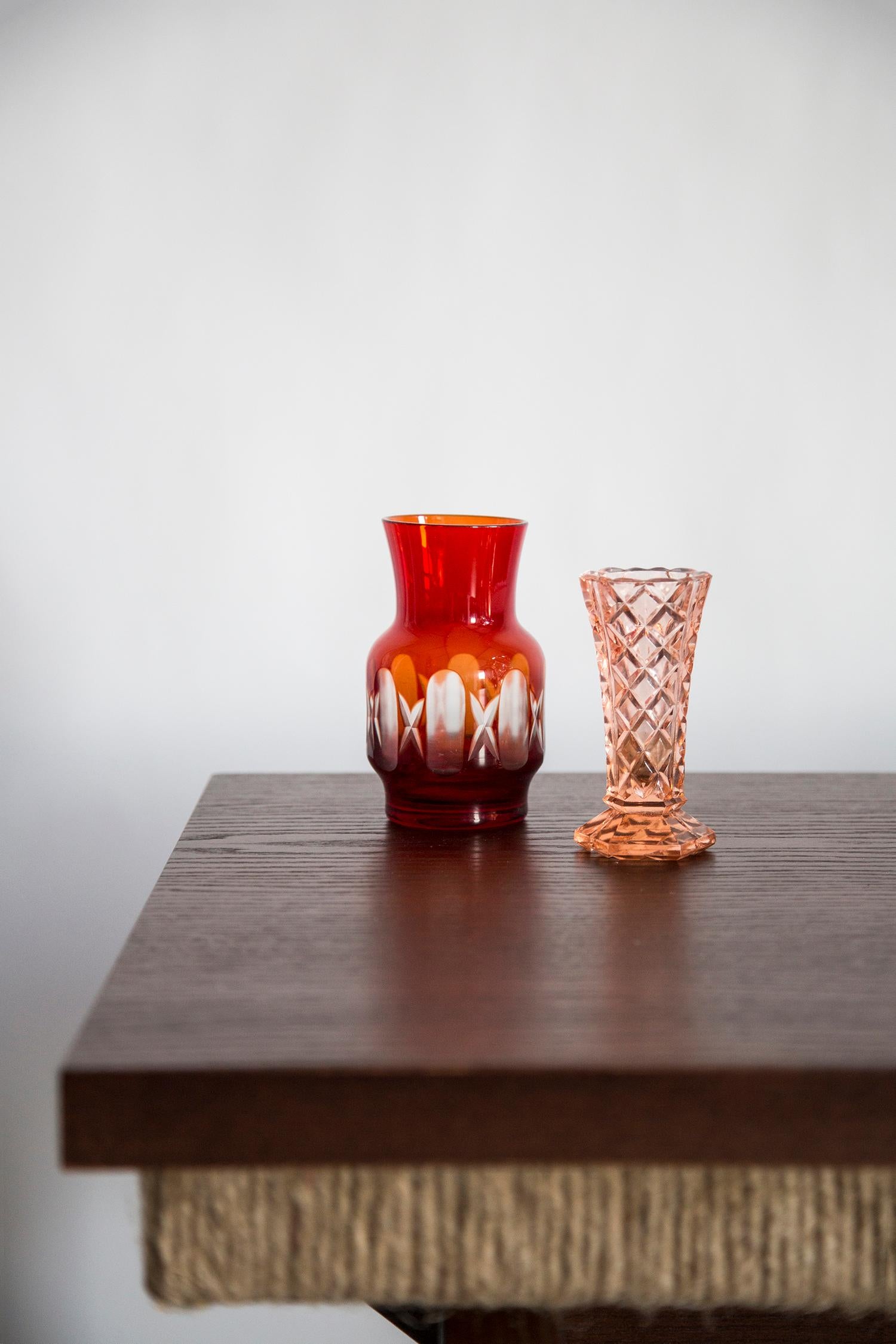 Mid Century Vintage Small Red Crystal Vase, 20th Century, Europe, 1960s In Good Condition For Sale In 05-080 Hornowek, PL