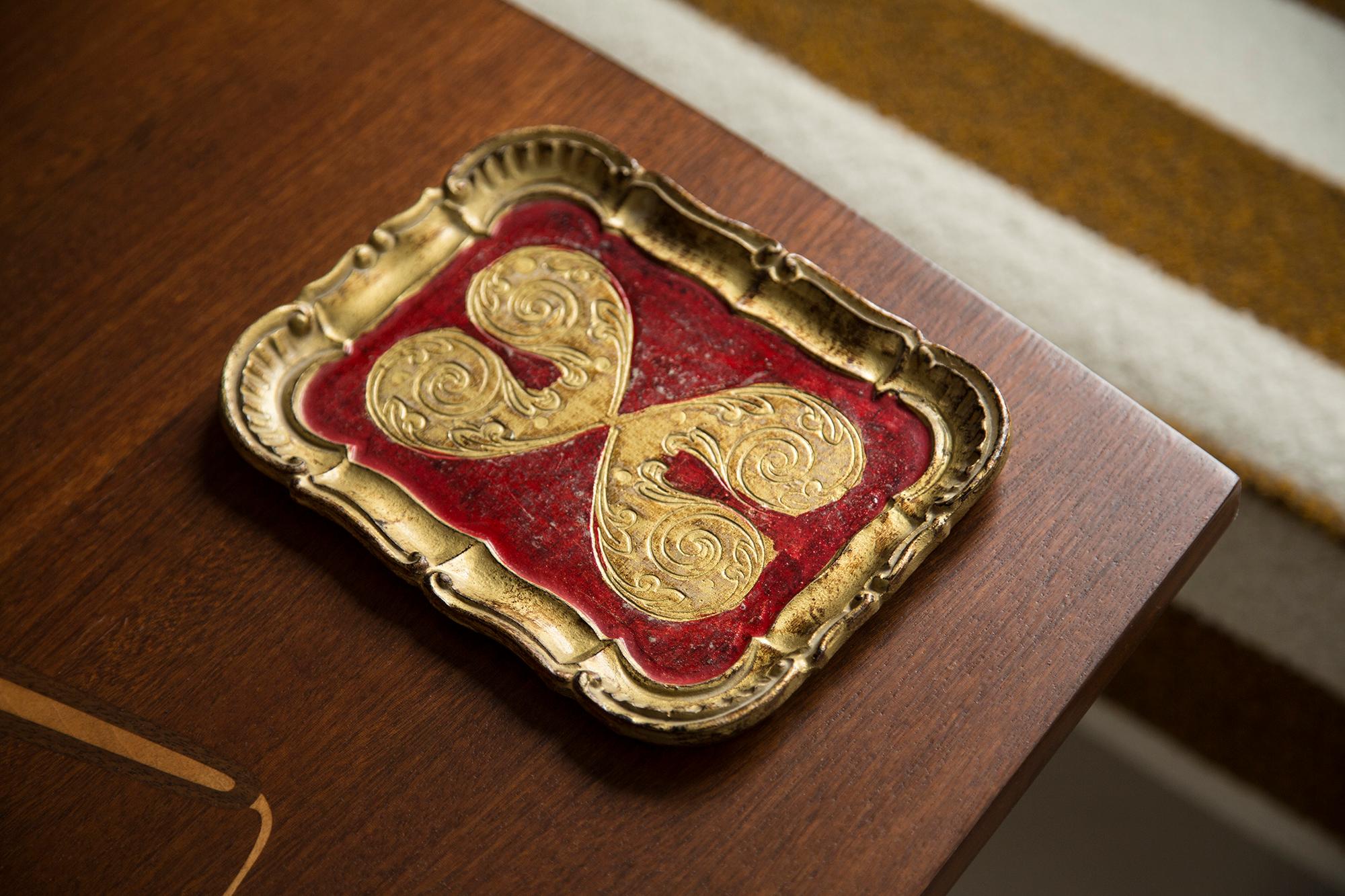 Mid-Century moderno Piatto decorativo di Wood Wood rosso, Italia, 1960 in vendita