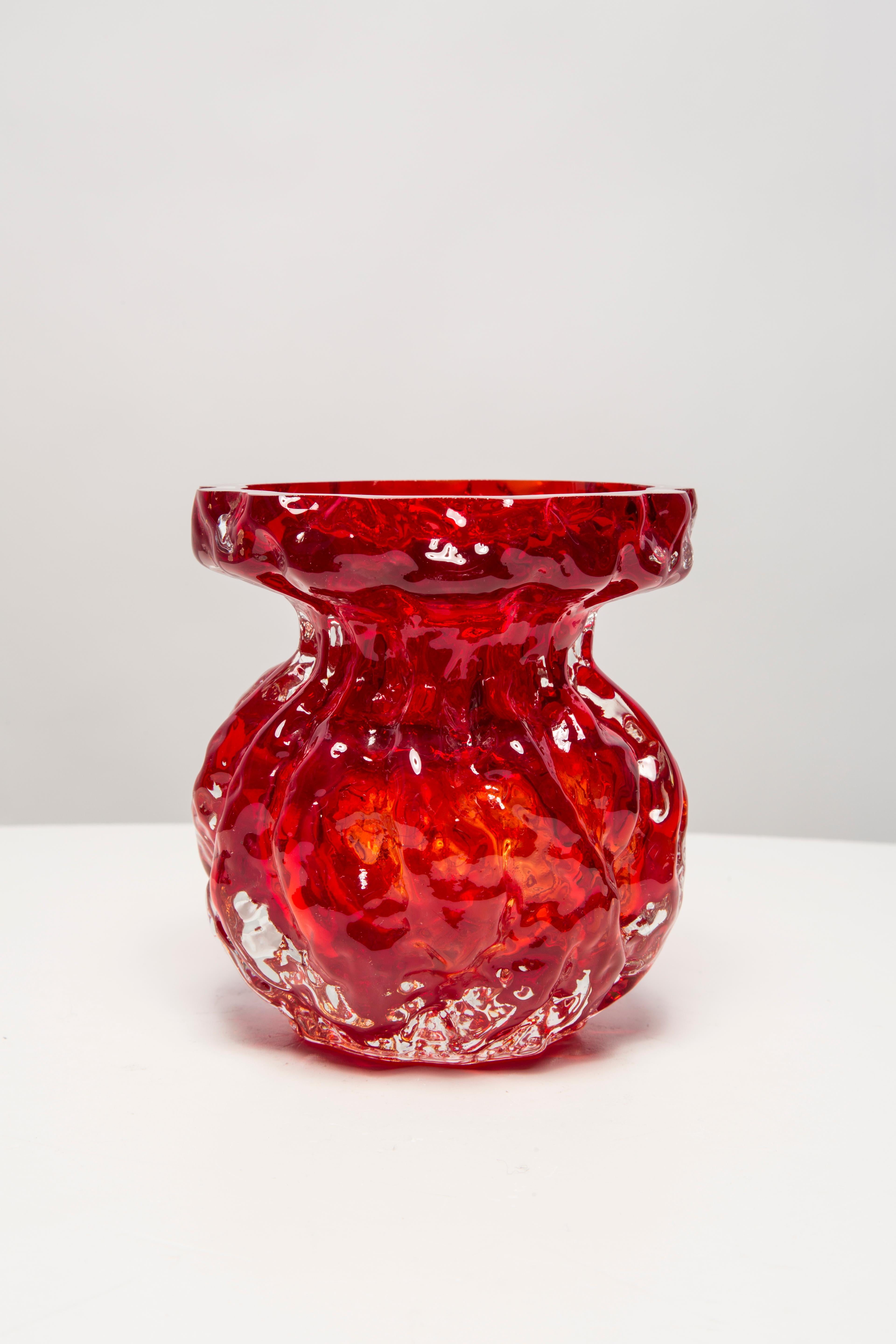 Mid Century Vintage Small Red Ingrid Glass Vase Rock Crystal, Germany, 1970s In Excellent Condition For Sale In 05-080 Hornowek, PL