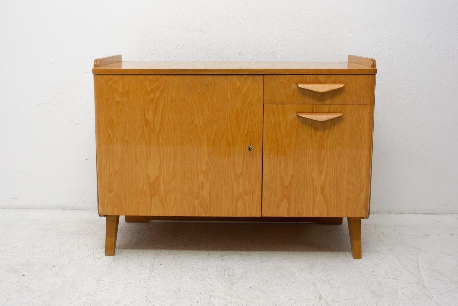 Midcentury vintage small cabinet or TV table from the 1960s. It was designed by František Jirák and was manufactured by Tatra nábytok Company in the former Czechoslovakia. In very good condition. Ashwood veneer, plywood.