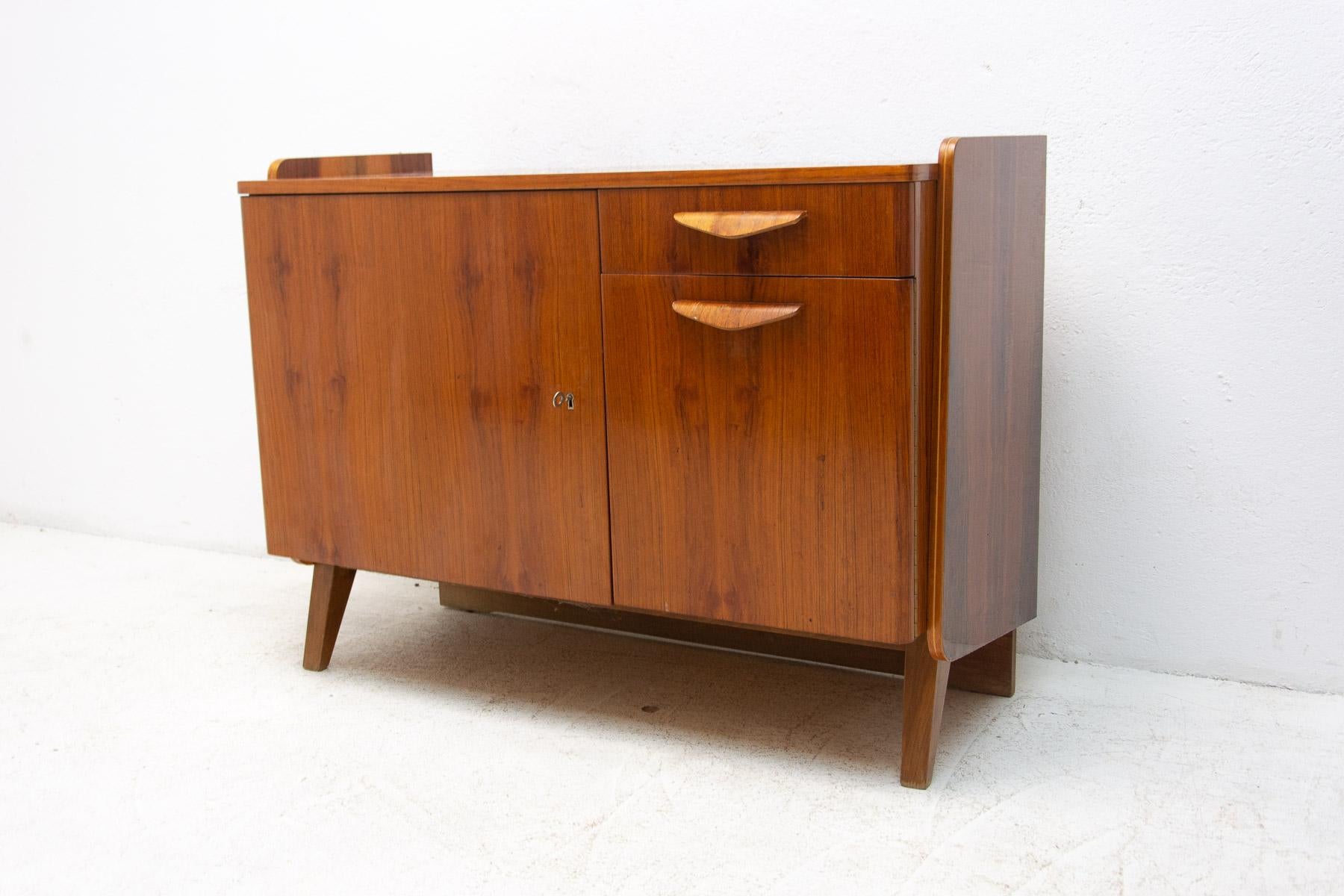 Mid-century vintage small cabinet or TV table from the 1960´s. It was designed by František Jirák and was manufactured by Tatra nábytok company in the former Czechoslovakia. Walnut veneer, plywood. In good condition.

Height: 79 cm

width: 105