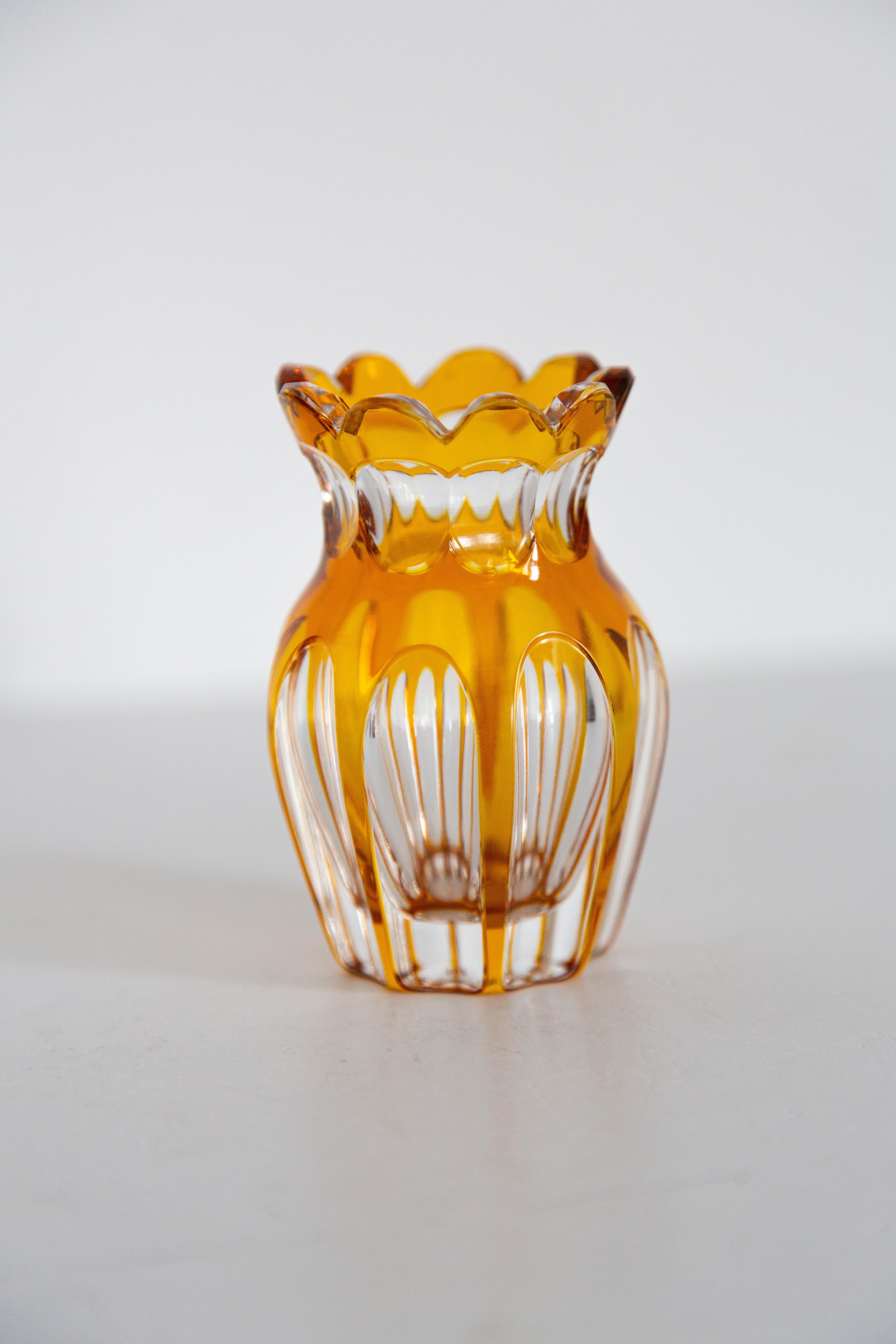 Mid-Century moderno Piccolo vaso di cristallo giallo vintage di metà secolo, Europa, anni '60 in vendita