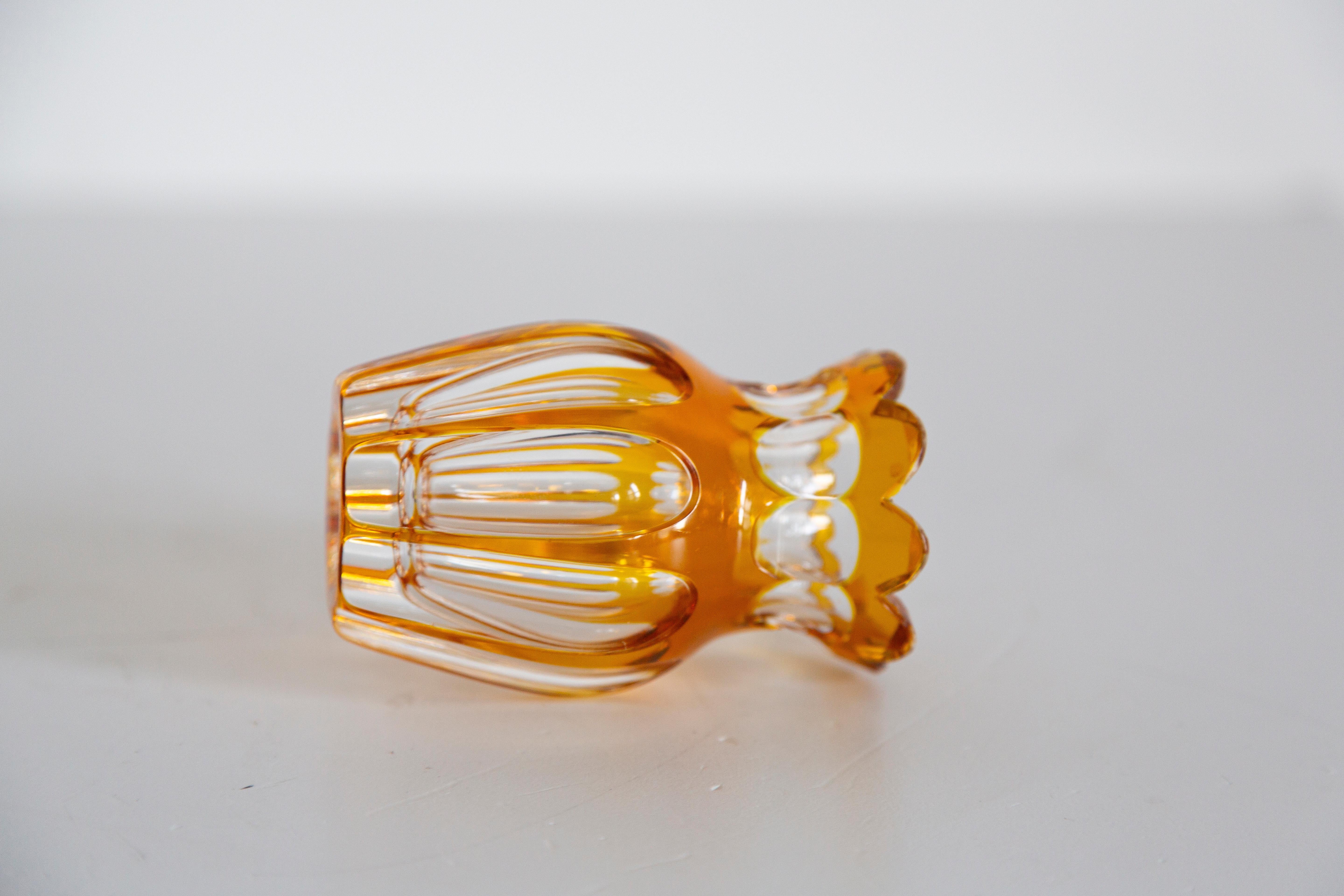 XX secolo Piccolo vaso di cristallo giallo vintage di metà secolo, Europa, anni '60 in vendita