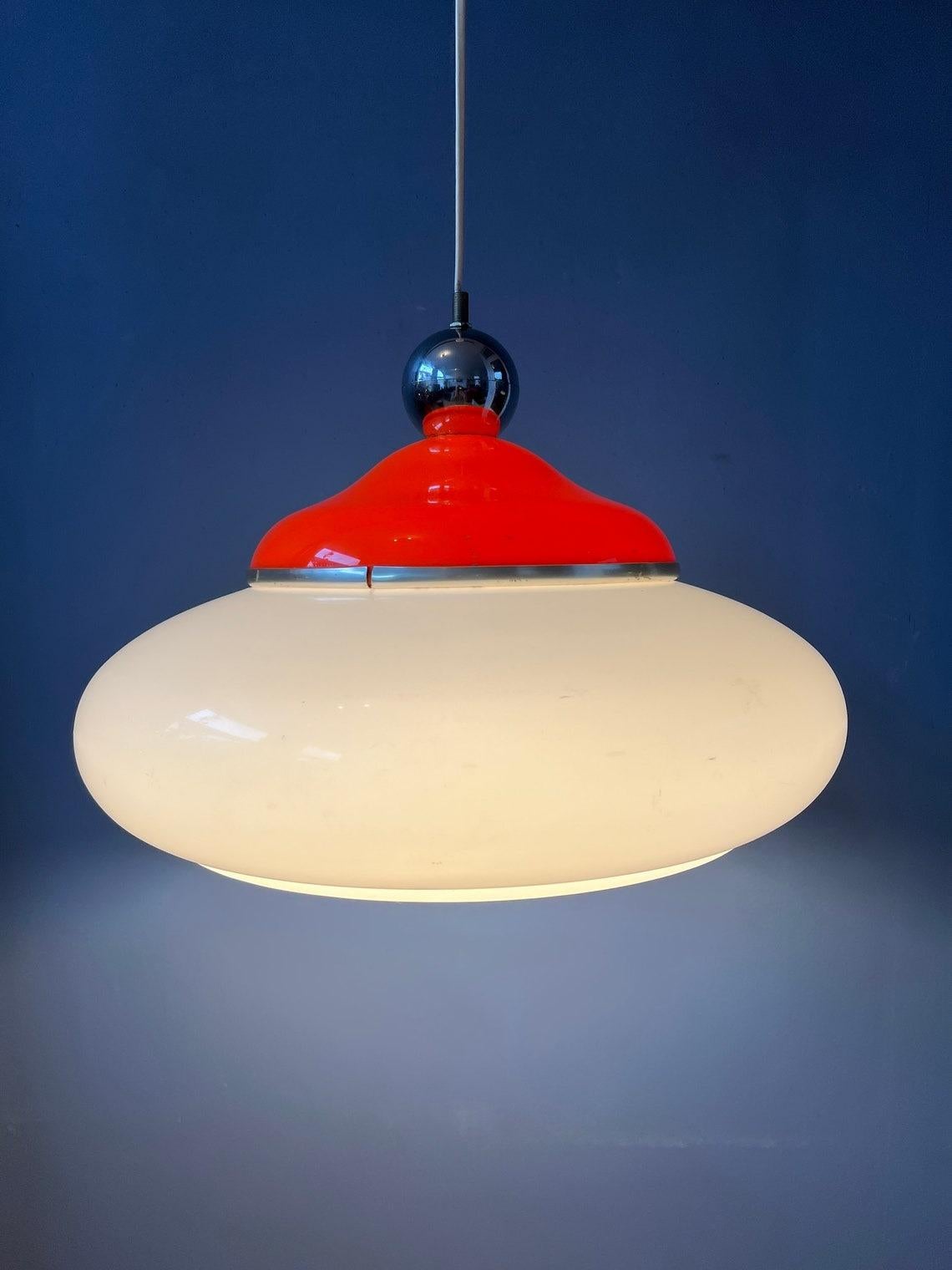 Mid Century Vintage Space Age Pendant Light Fixture Lamp, 1970s In Excellent Condition For Sale In ROTTERDAM, ZH