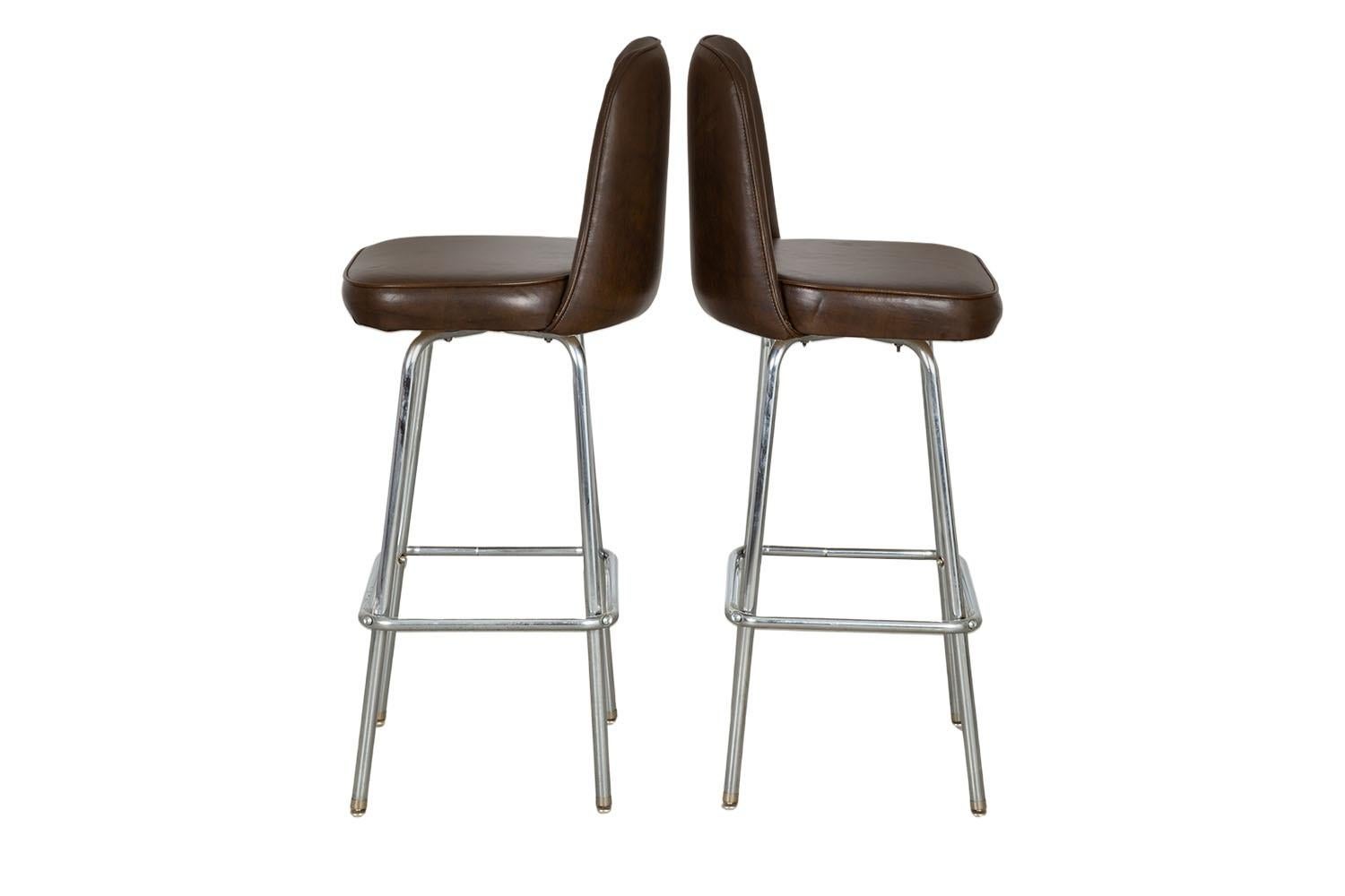 Tabourets de bar pivotants vintage du milieu du siècle 1970 État moyen - En vente à Baltimore, MD