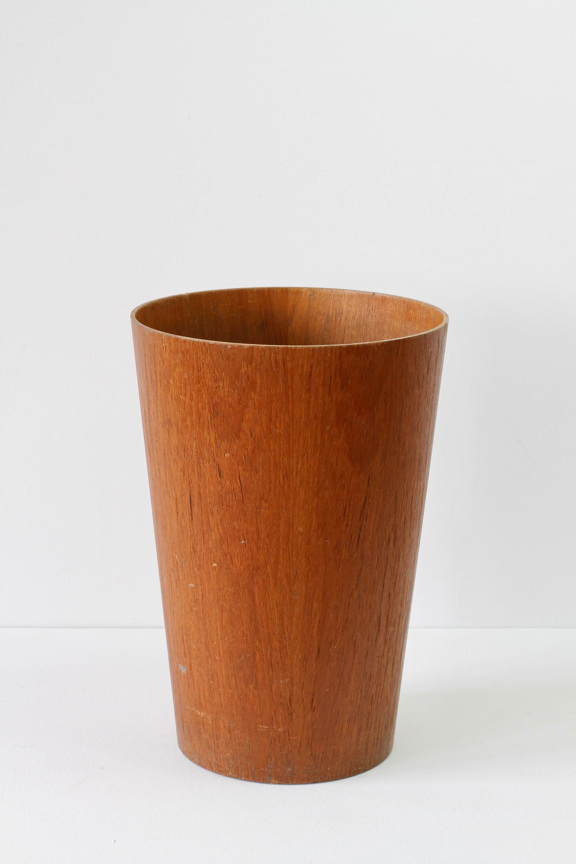 Midcentury Vintage Teak Waste Paper Basket by Martin Åberg for Servex circa 1960 In Fair Condition In Landau an der Isar, Bayern