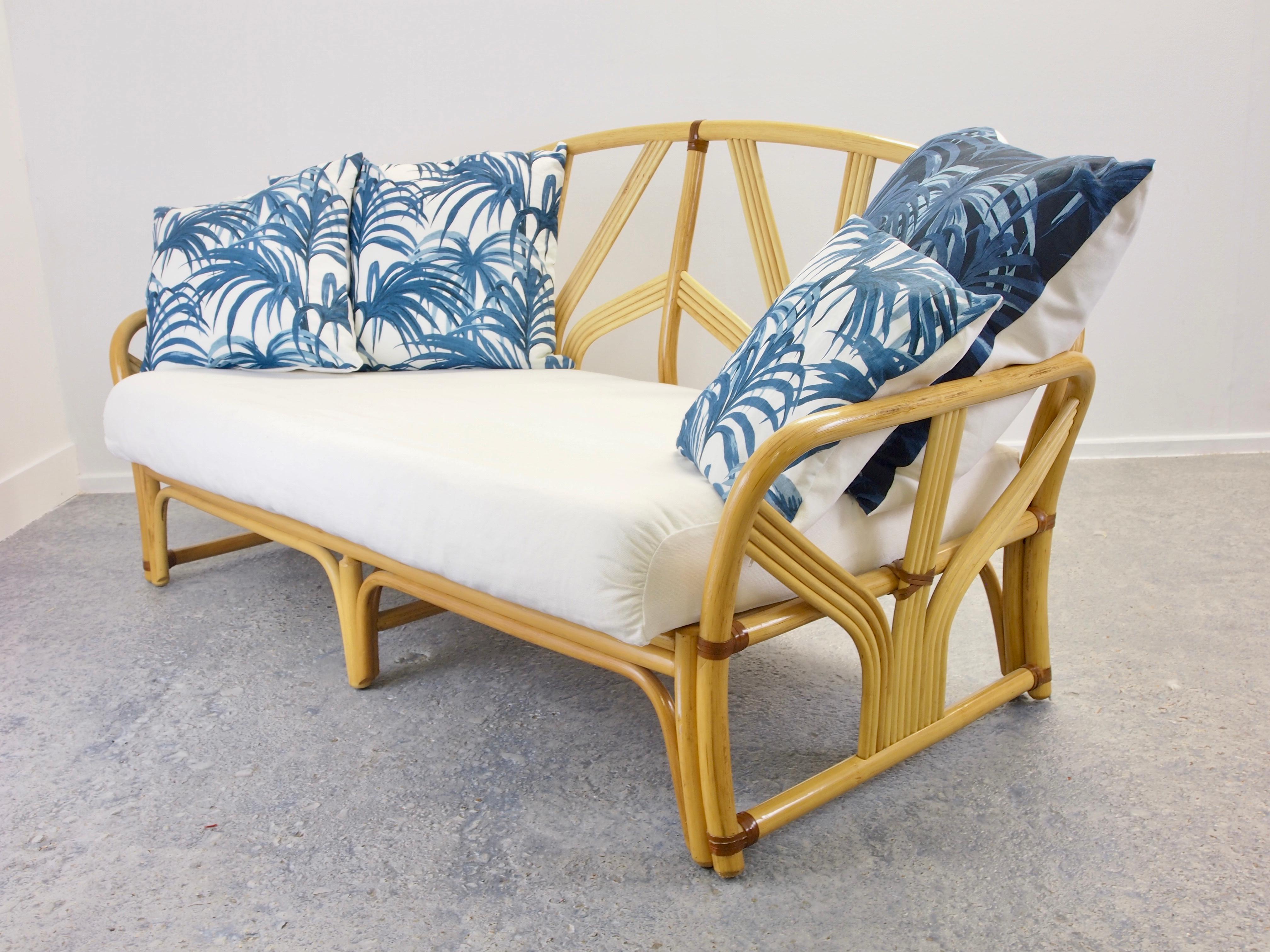 Midcentury Vintage Tiki Boho Style Rattan Daybed/Sofa In Good Condition In Hilversum, Noord Holland