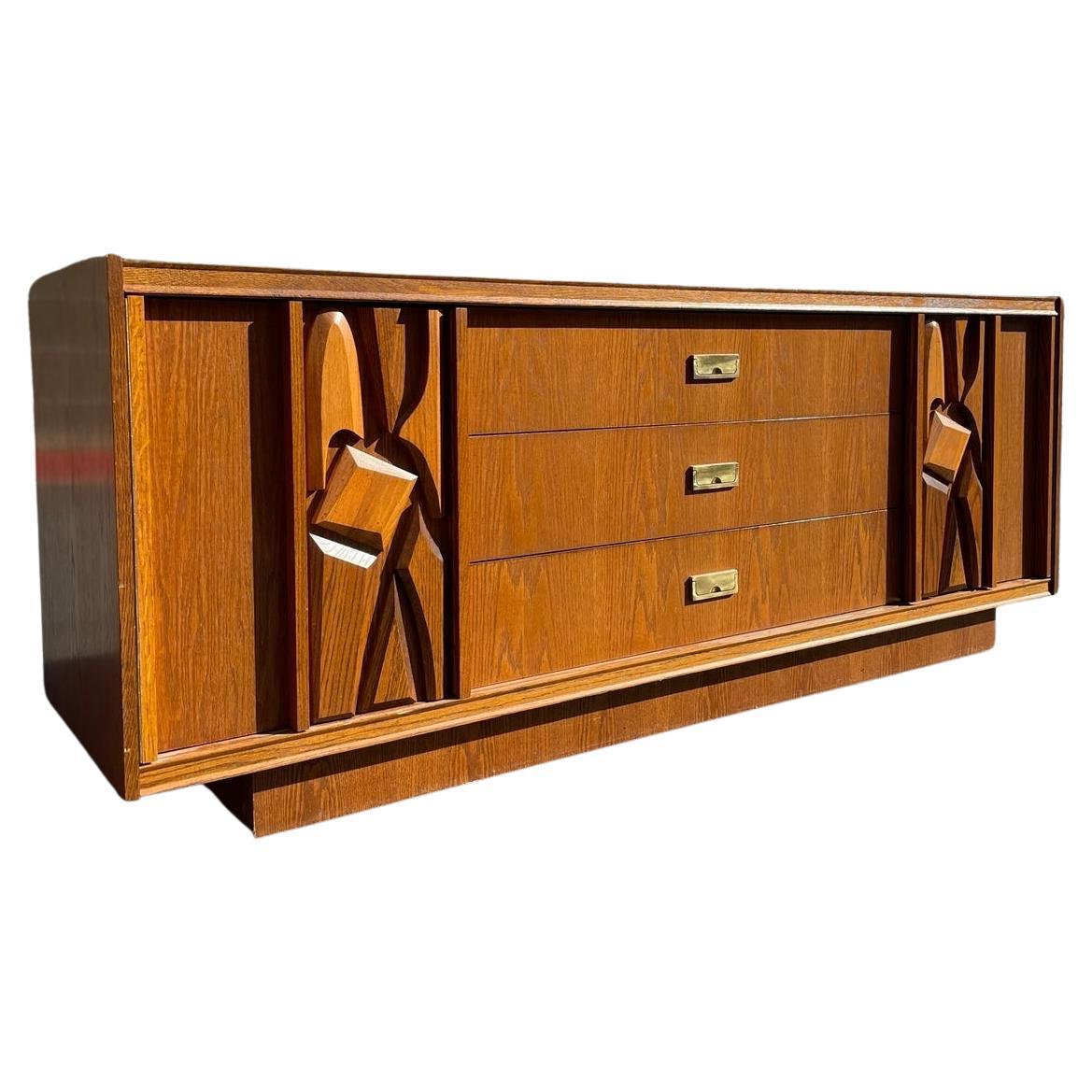 Mid Century Vintage Tiki Brutalist Kommode Credenza im Angebot