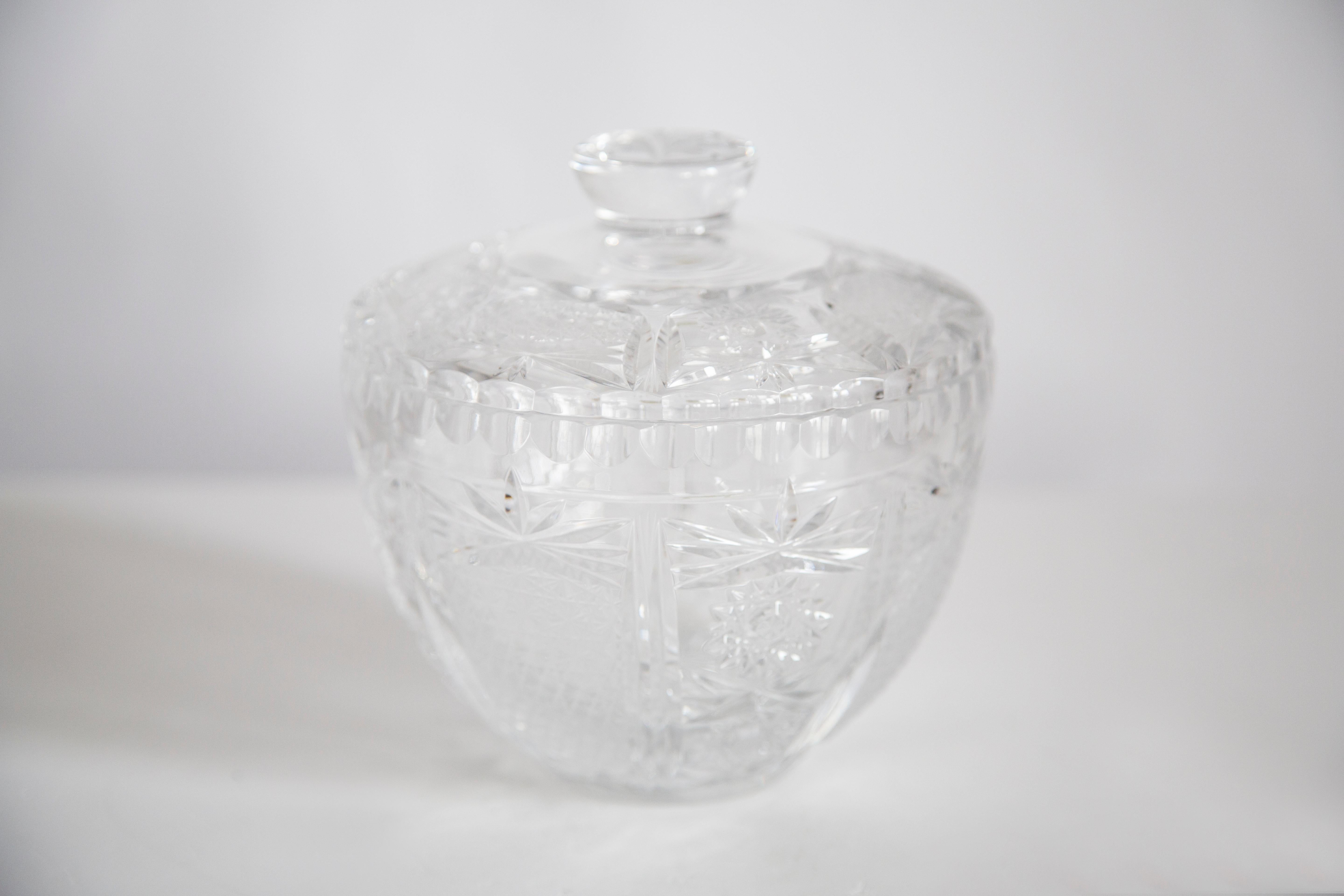 Vintage glass in very good original condition. The sugar bowl looks very good on every style table. 

Only one unique piece. 



