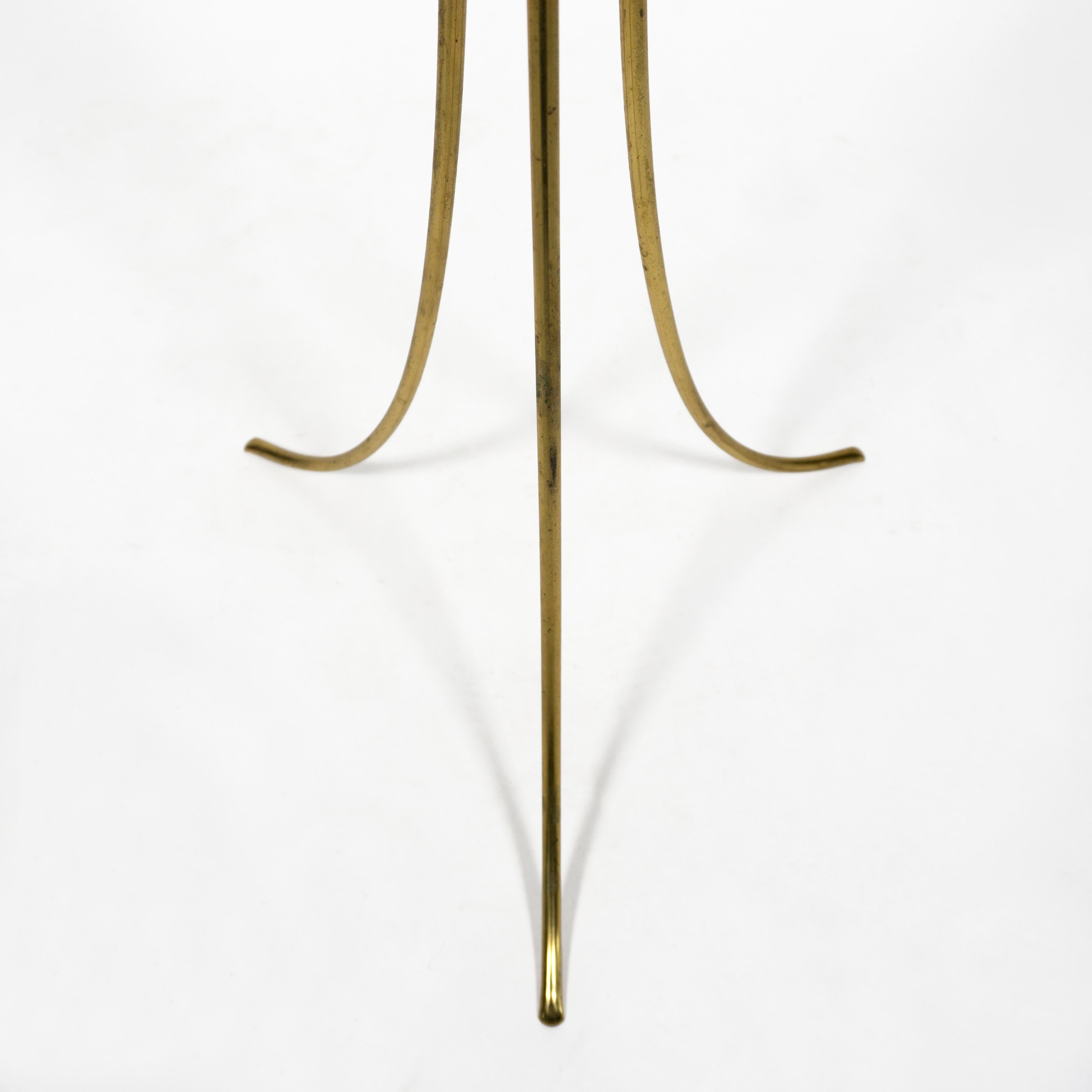 Lampadaire tripode vintage du milieu du siècle en laiton Abat-jour plissé, Autriche années 1950 en vente 1