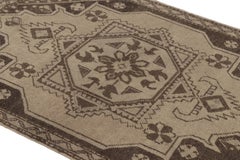 Mid-Century Vintage Turkish Rug in Beige-Brown with Medallion - Rug & Kilim