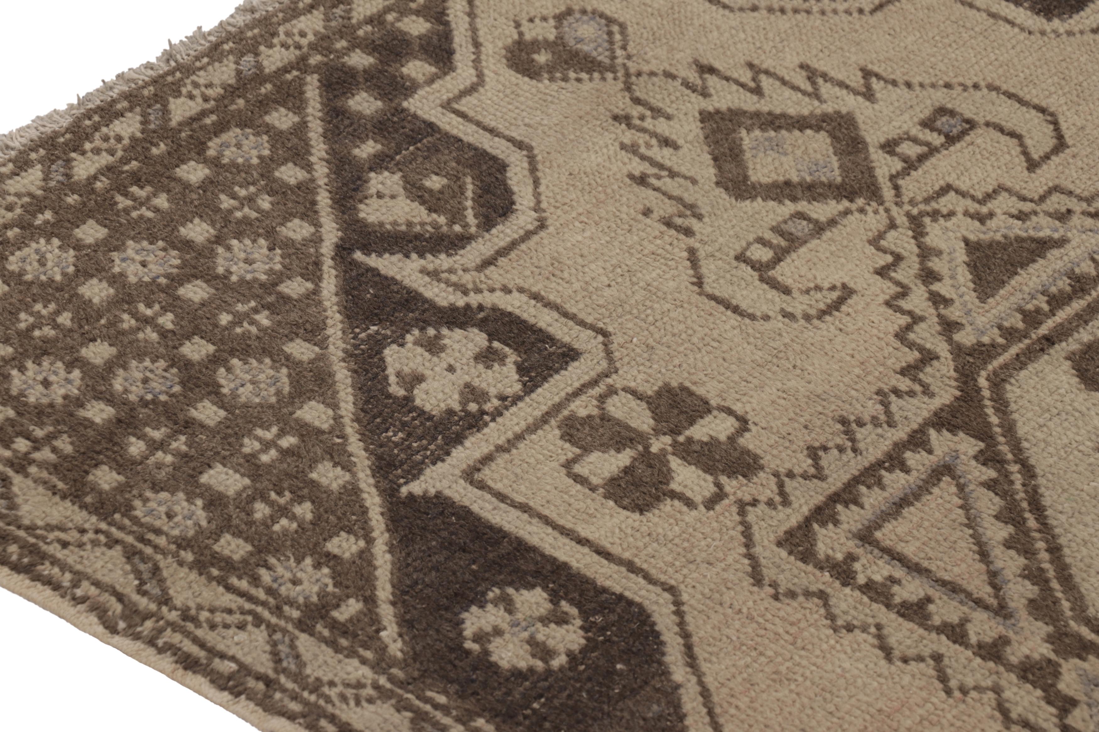 Türkischer Teppich im Vintage-Stil in Beige-Braun mit Medaillon - Rug & Kilim (Handgeknüpft) im Angebot