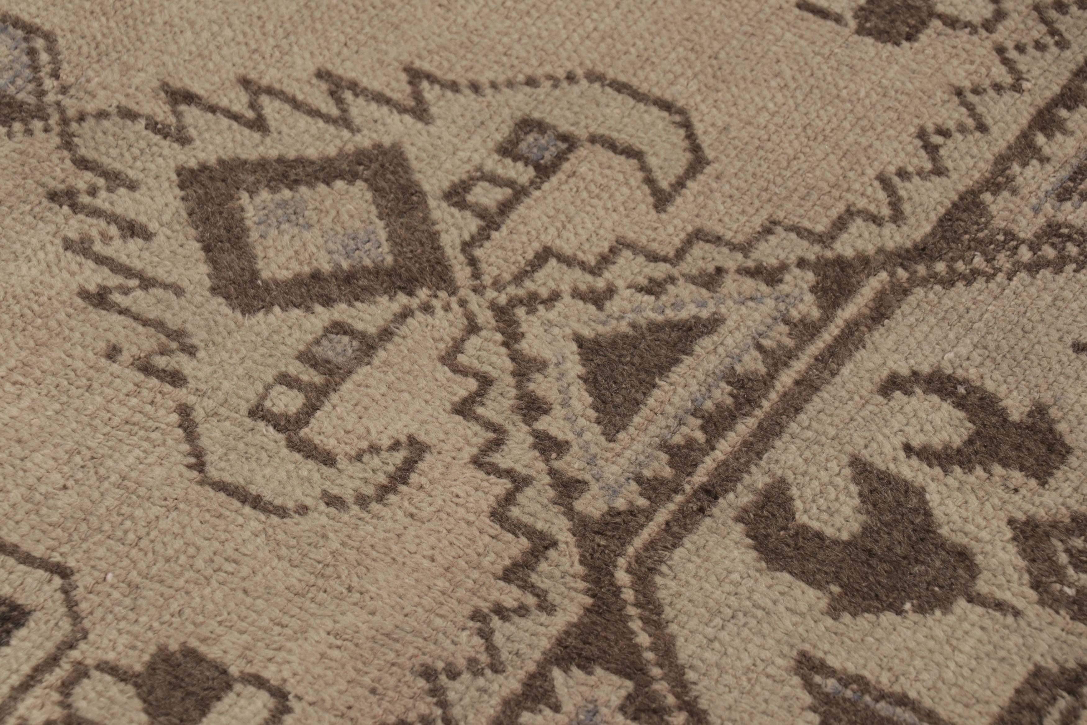 Türkischer Teppich im Vintage-Stil in Beige-Braun mit Medaillon - Rug & Kilim (Mitte des 20. Jahrhunderts) im Angebot